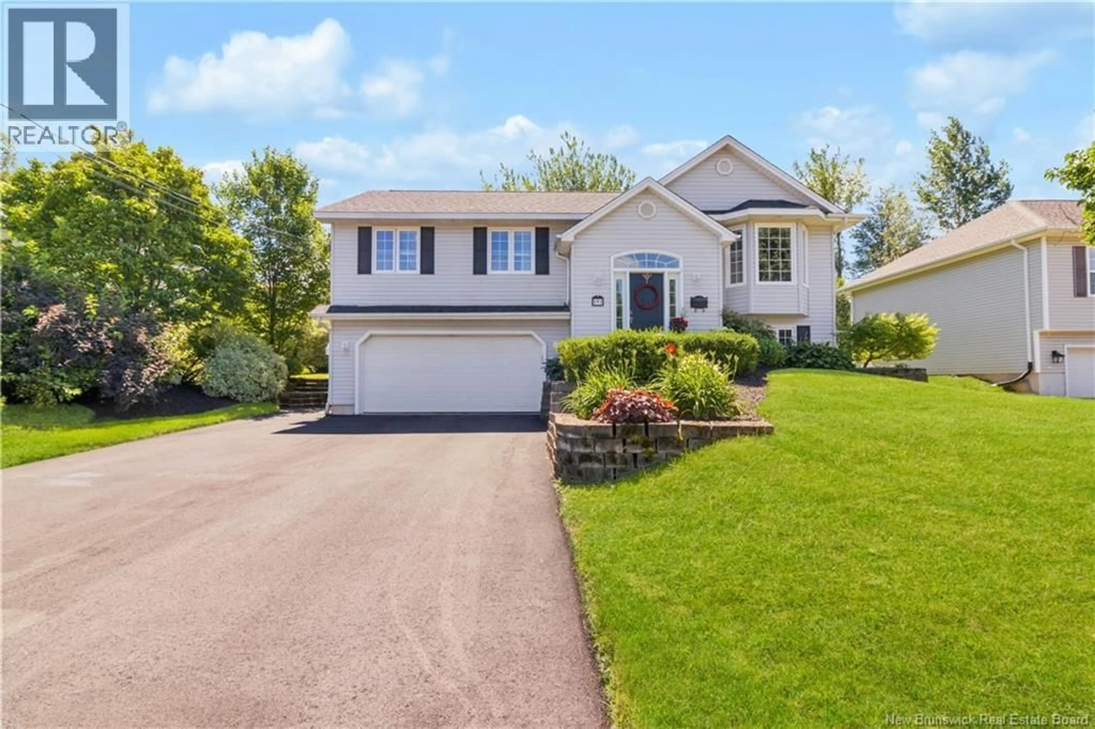 Home with vinyl exterior material, street for 152 BAHAMA STREET, Dieppe New Brunswick E1A4W2