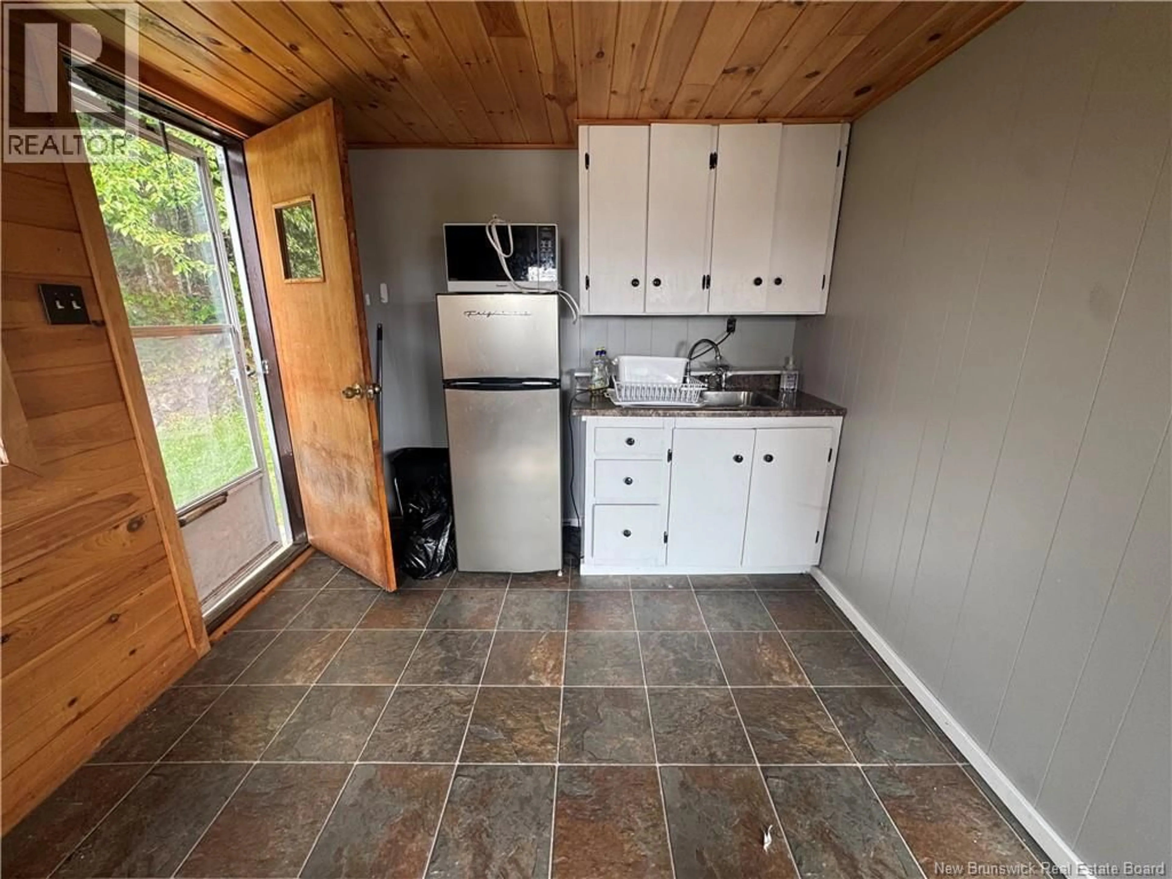 Standard kitchen, ceramic/tile floor for PINE AVENUE, Summerville New Brunswick E5S1B4