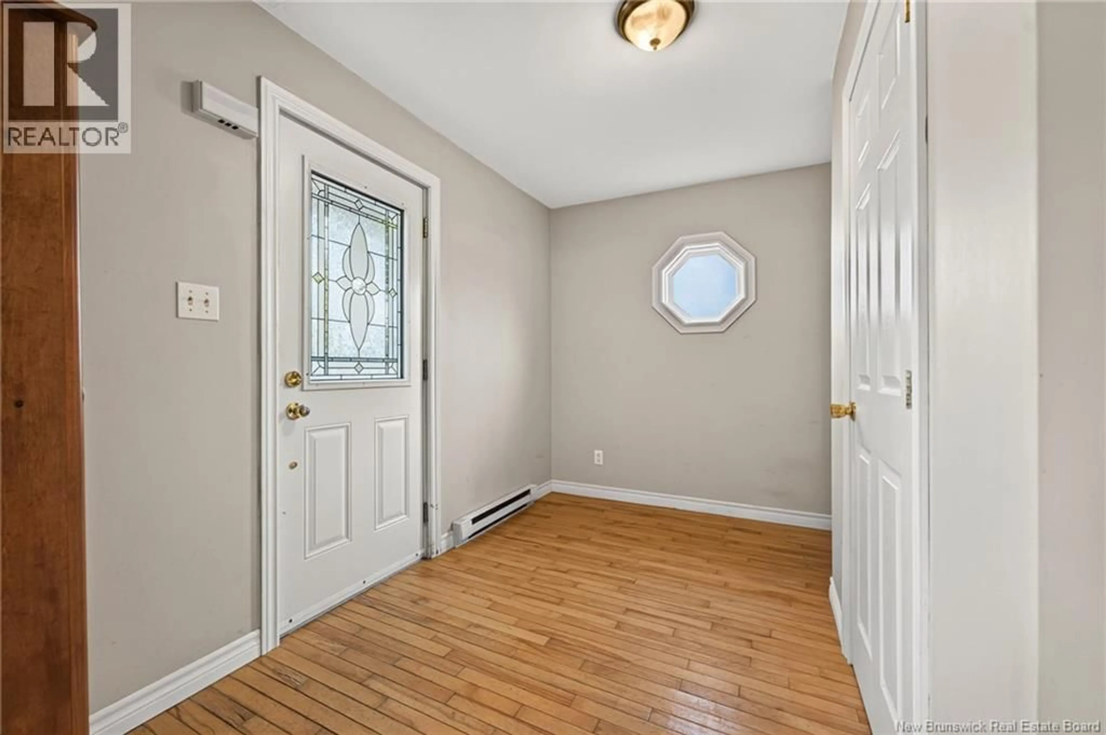 Indoor entryway for 210 BROADWAY STREET, Moncton New Brunswick E1A3Y4