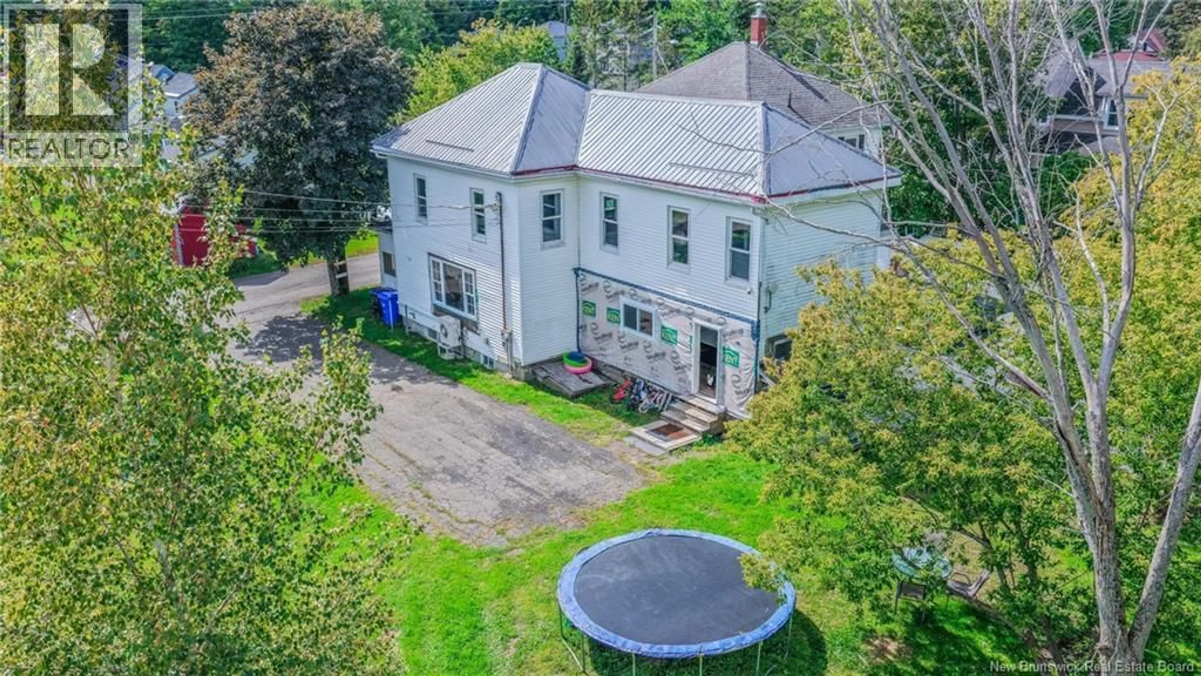 A pic from outside/outdoor area/front of a property/back of a property/a pic from drone, building for 9 TILLEY STREET, St. Stephen New Brunswick E3L2T1
