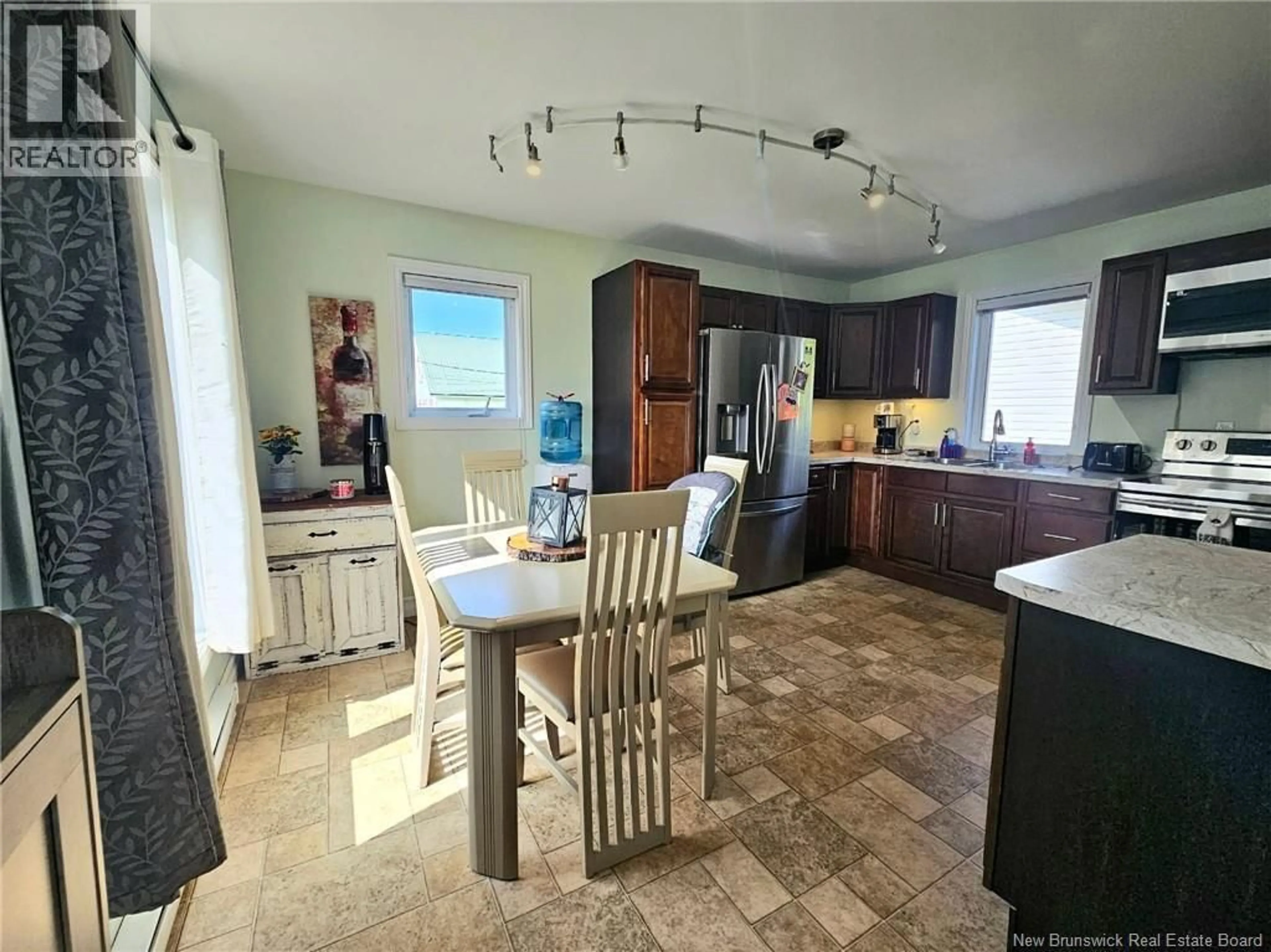 Open concept kitchen, ceramic/tile floor for 80 RUE DE LA GARE, Pointe-Verte New Brunswick E8J2Z1