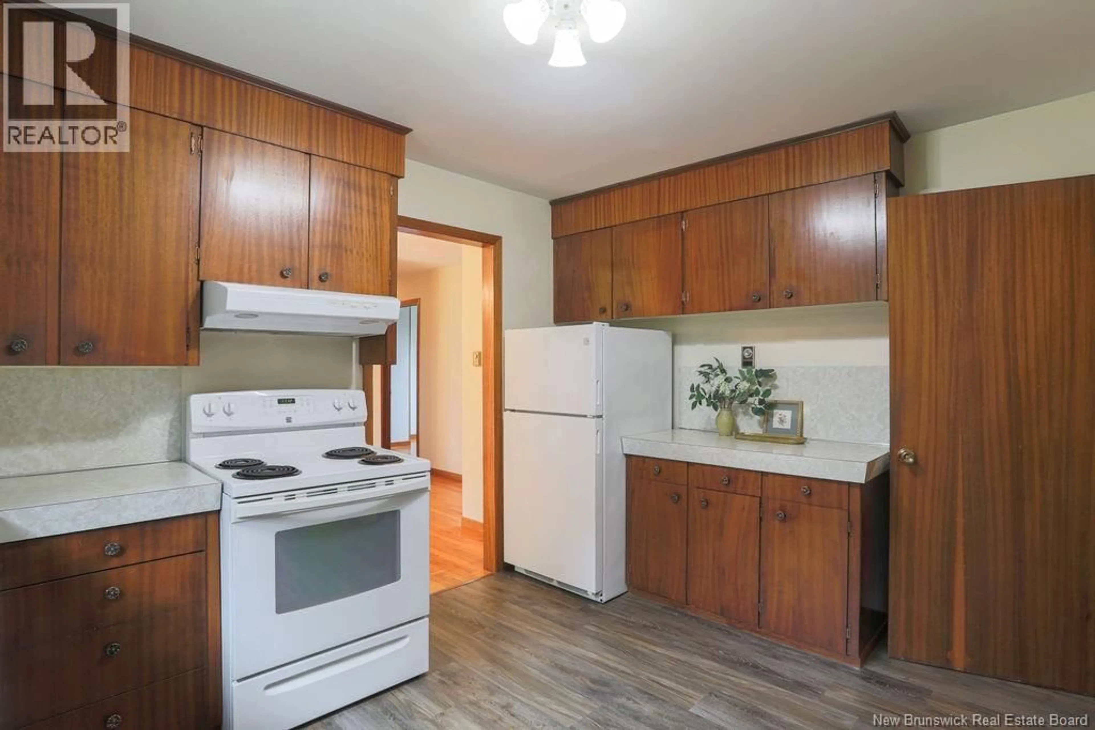 Standard kitchen, wood/laminate floor for 108 ROBIN HOOD LANE, Quispamsis New Brunswick E2E1E8