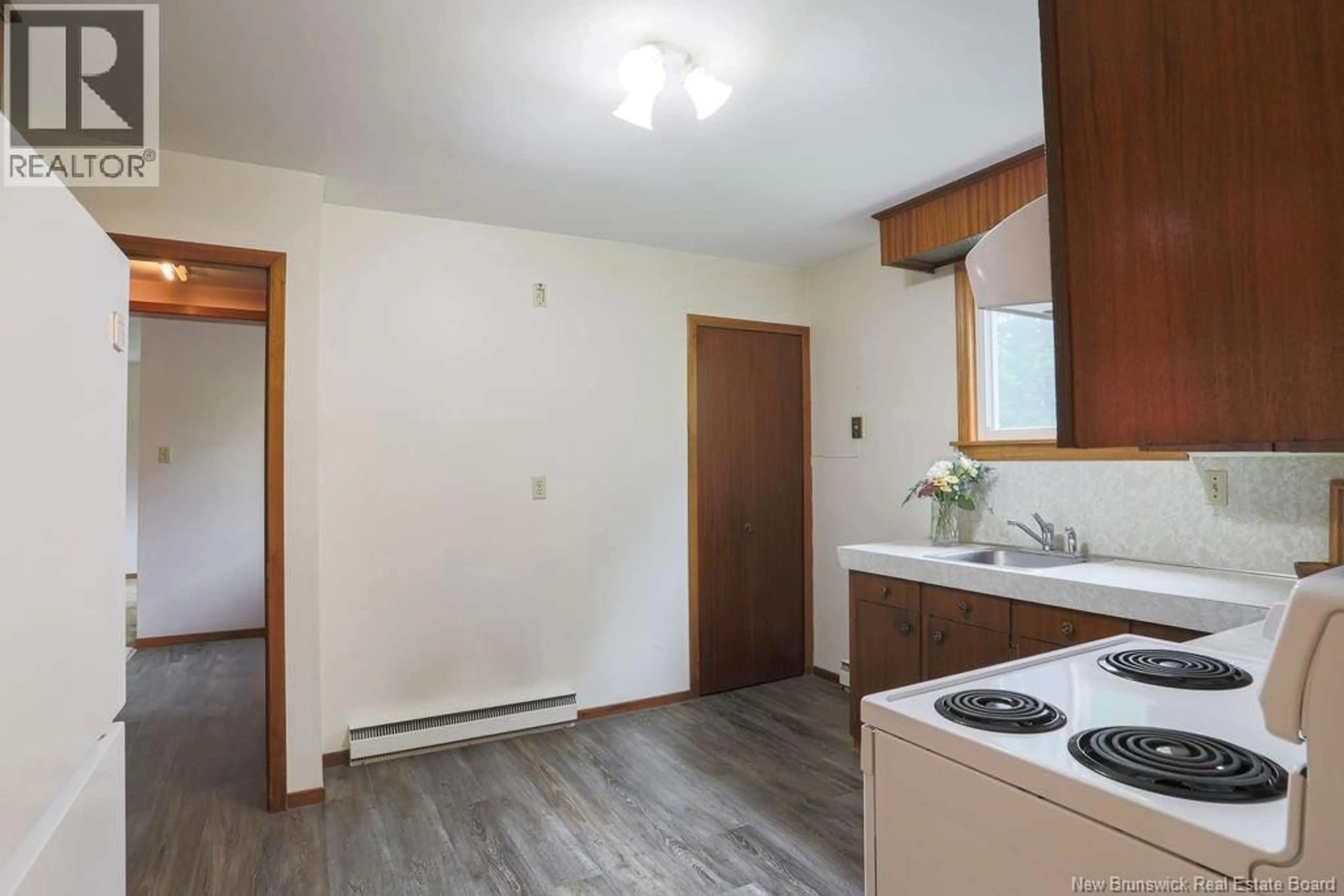 Standard kitchen, wood/laminate floor for 108 ROBIN HOOD LANE, Quispamsis New Brunswick E2E1E8