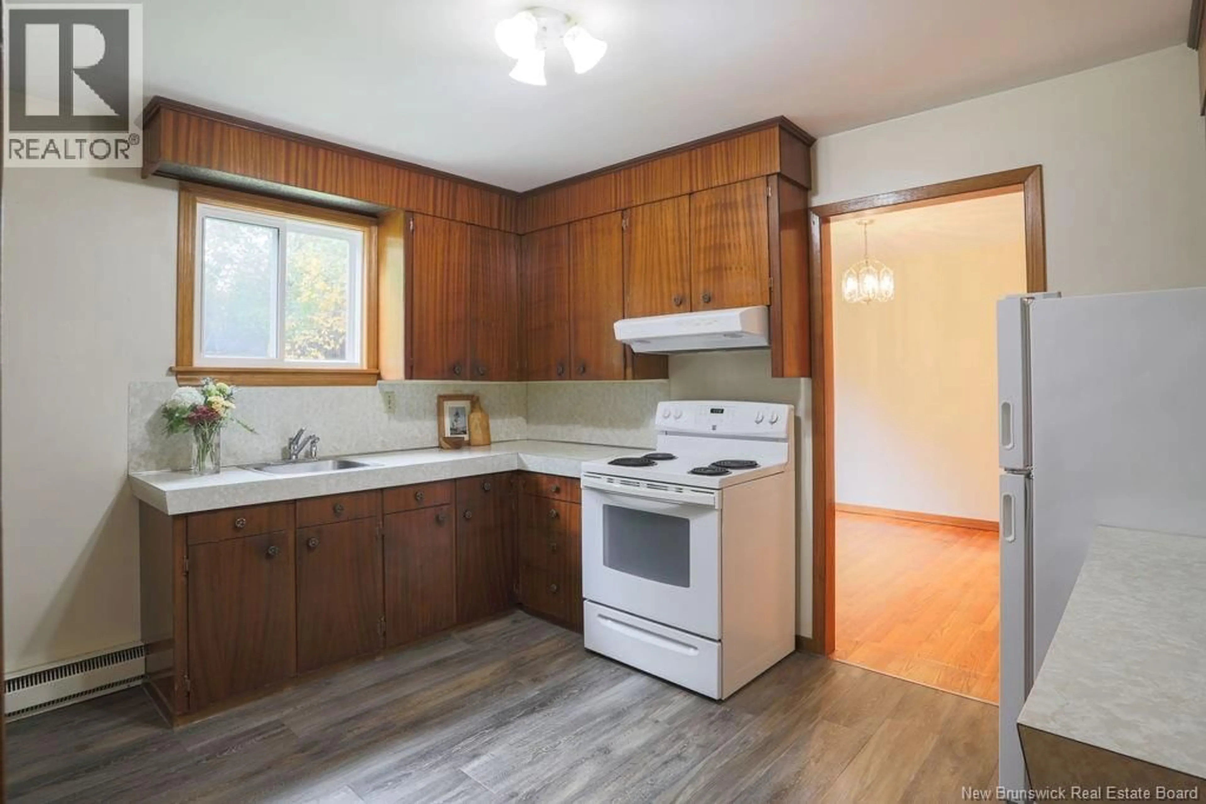 Standard kitchen, wood/laminate floor for 108 ROBIN HOOD LANE, Quispamsis New Brunswick E2E1E8
