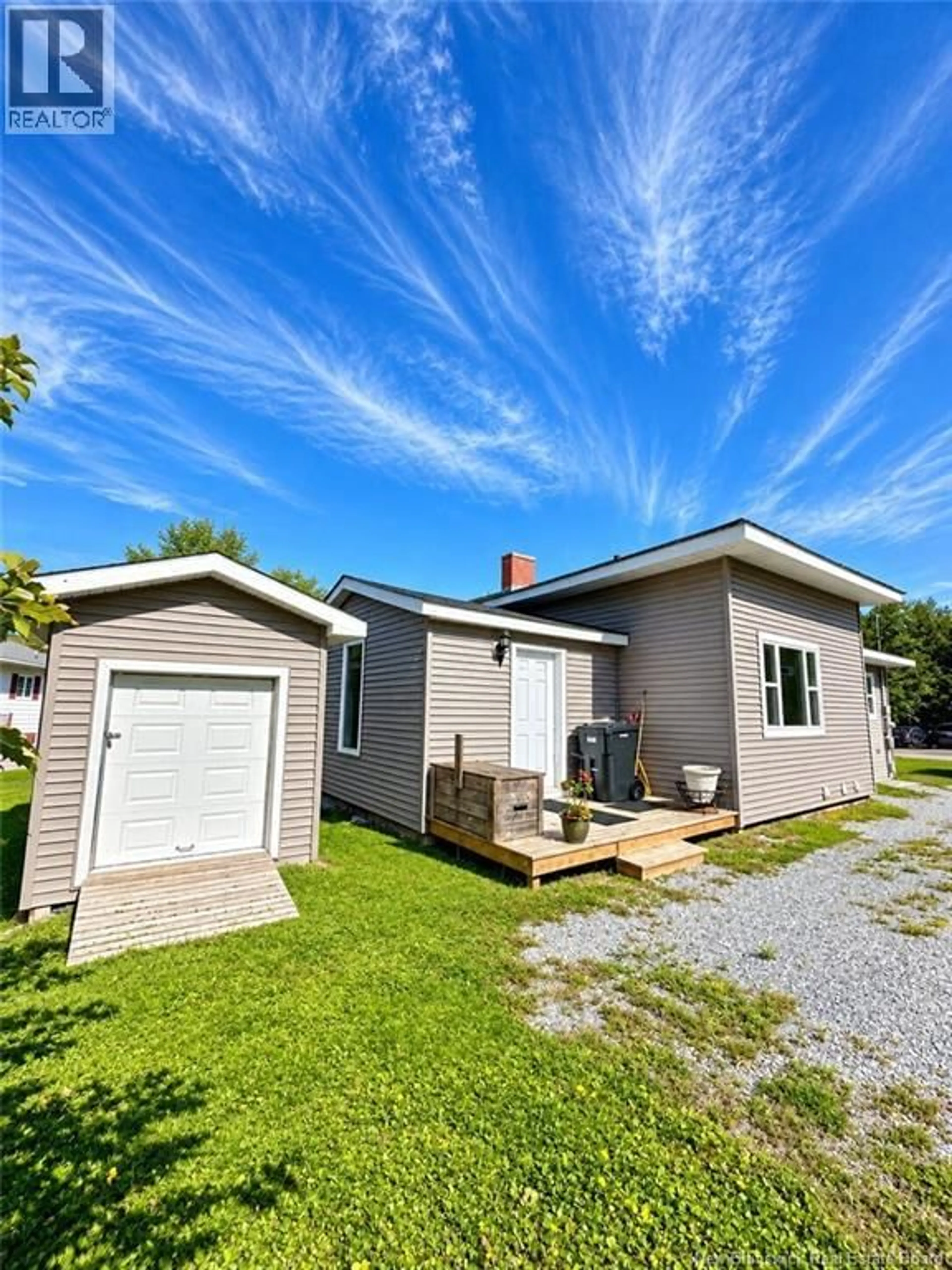 Home with vinyl exterior material, building for 92 ALBERT STREET, Sussex New Brunswick E4E1K5