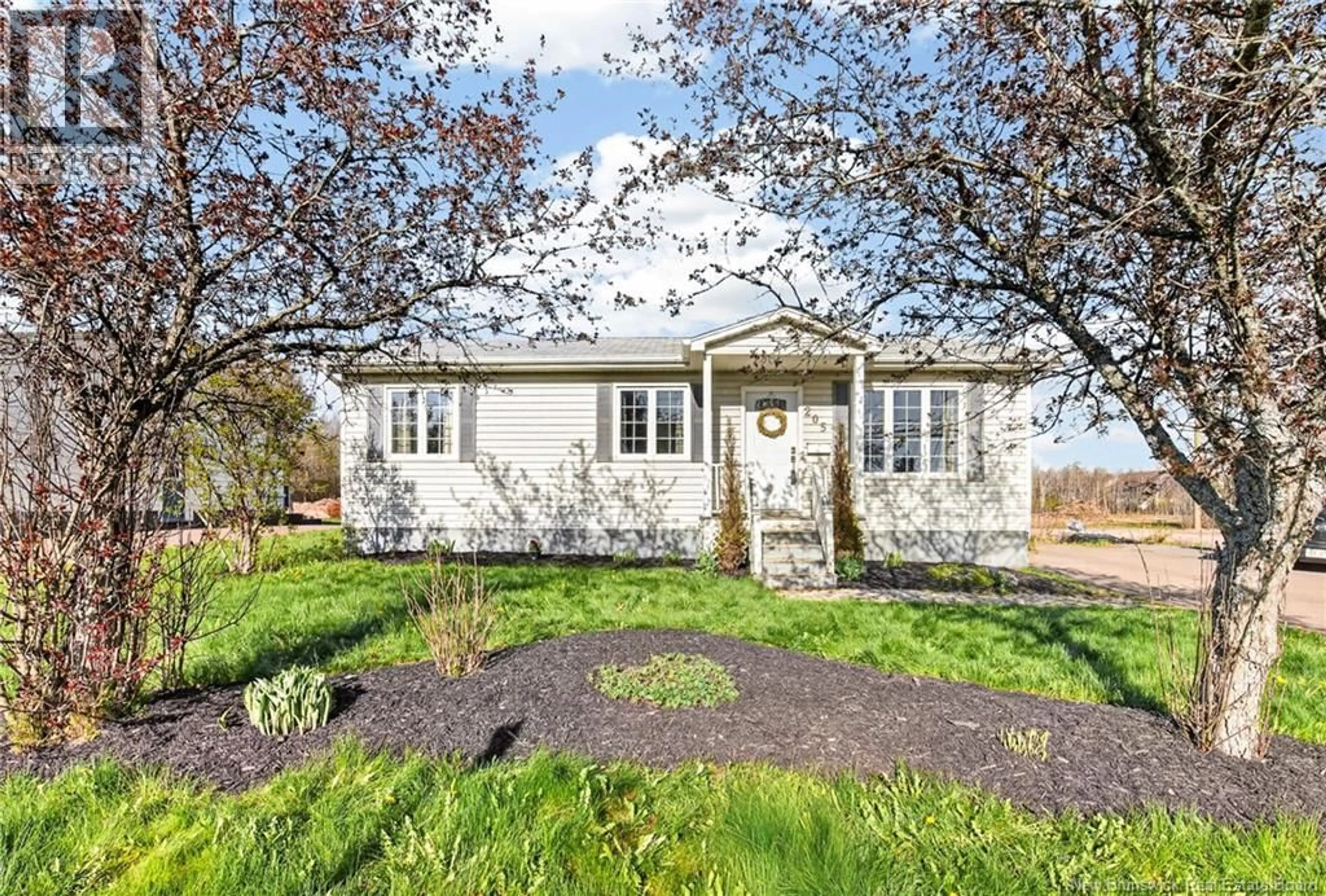A pic from outside/outdoor area/front of a property/back of a property/a pic from drone, street for 205 THOMAS STREET, Dieppe New Brunswick E1A2C3