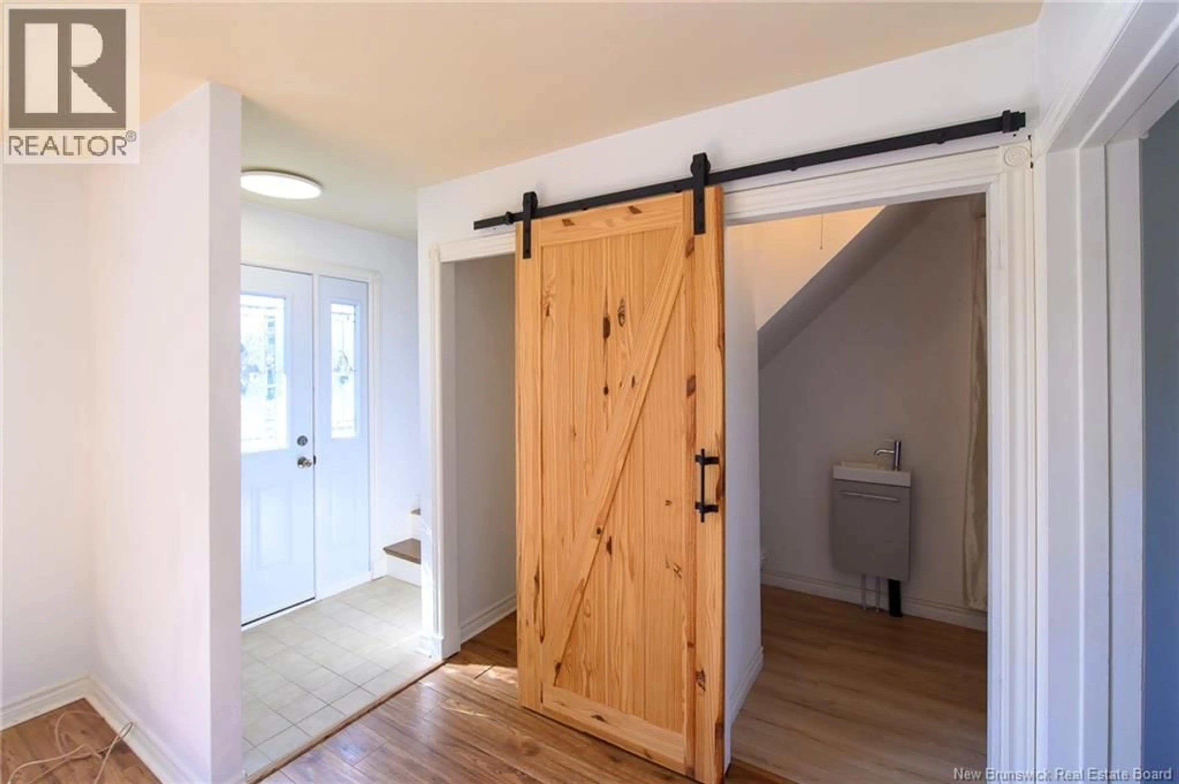 Indoor entryway for 175 RIVERHILL DRIVE, Saint John New Brunswick E2M5B6