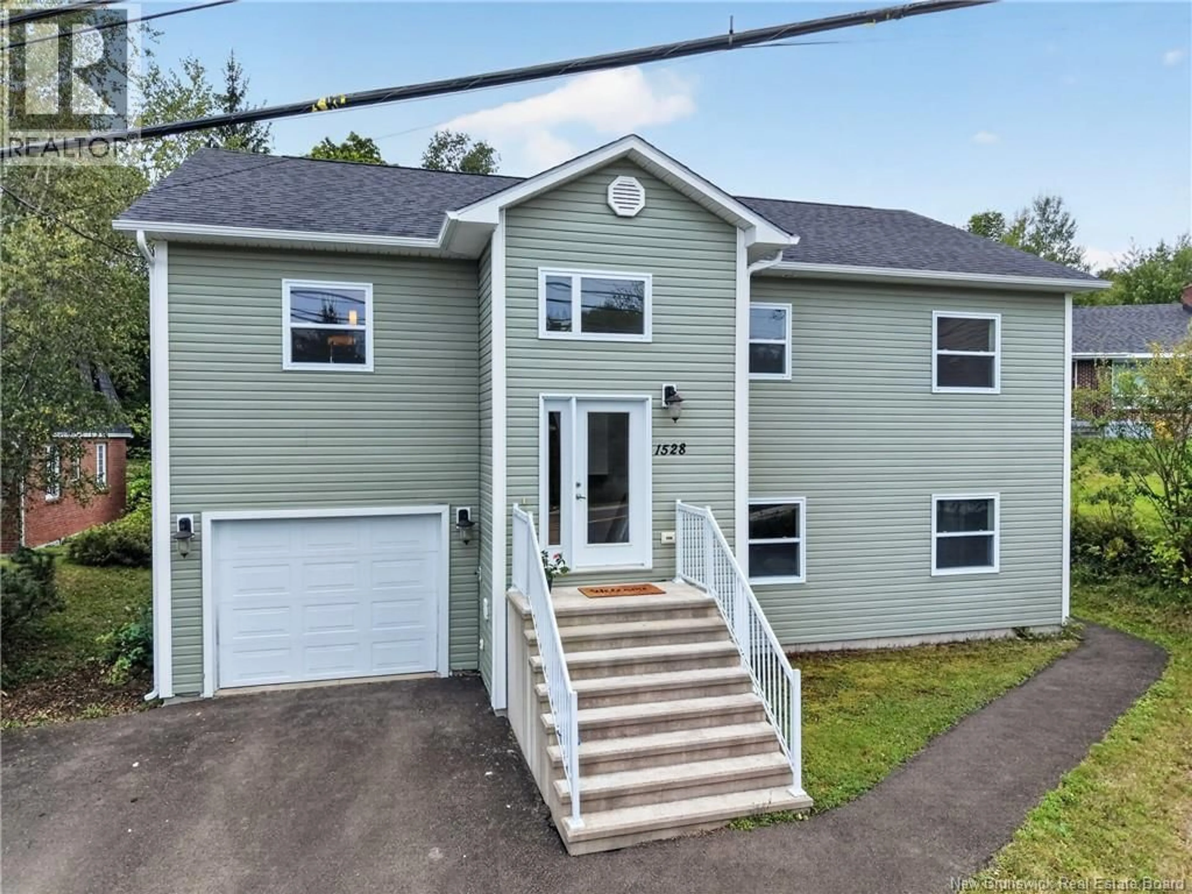 Home with vinyl exterior material, street for 1528 LINCOLN ROAD, Fredericton New Brunswick E3B8J6