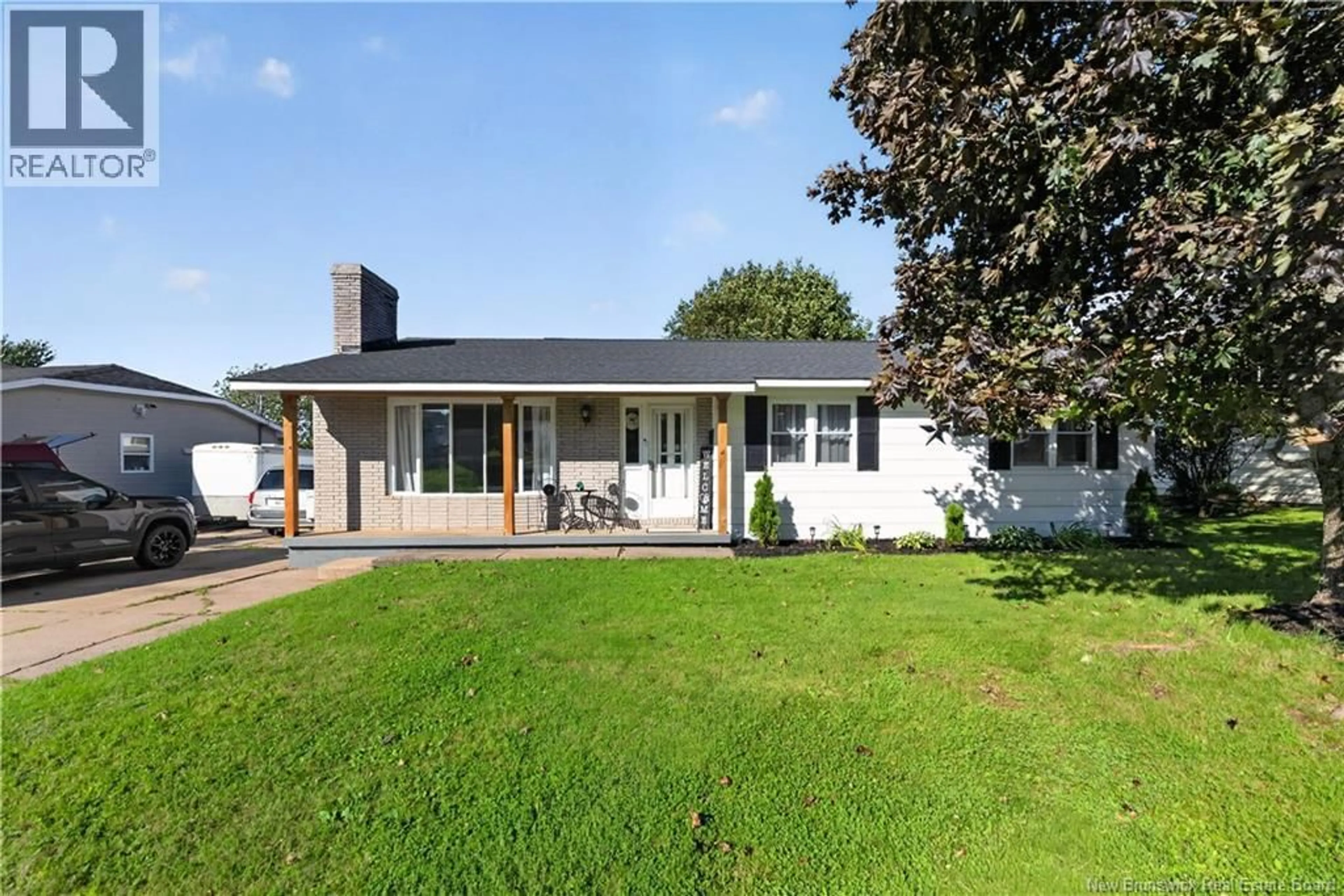 Home with vinyl exterior material, street for 833 FRAMPTON LANE, Moncton New Brunswick E1G1S1