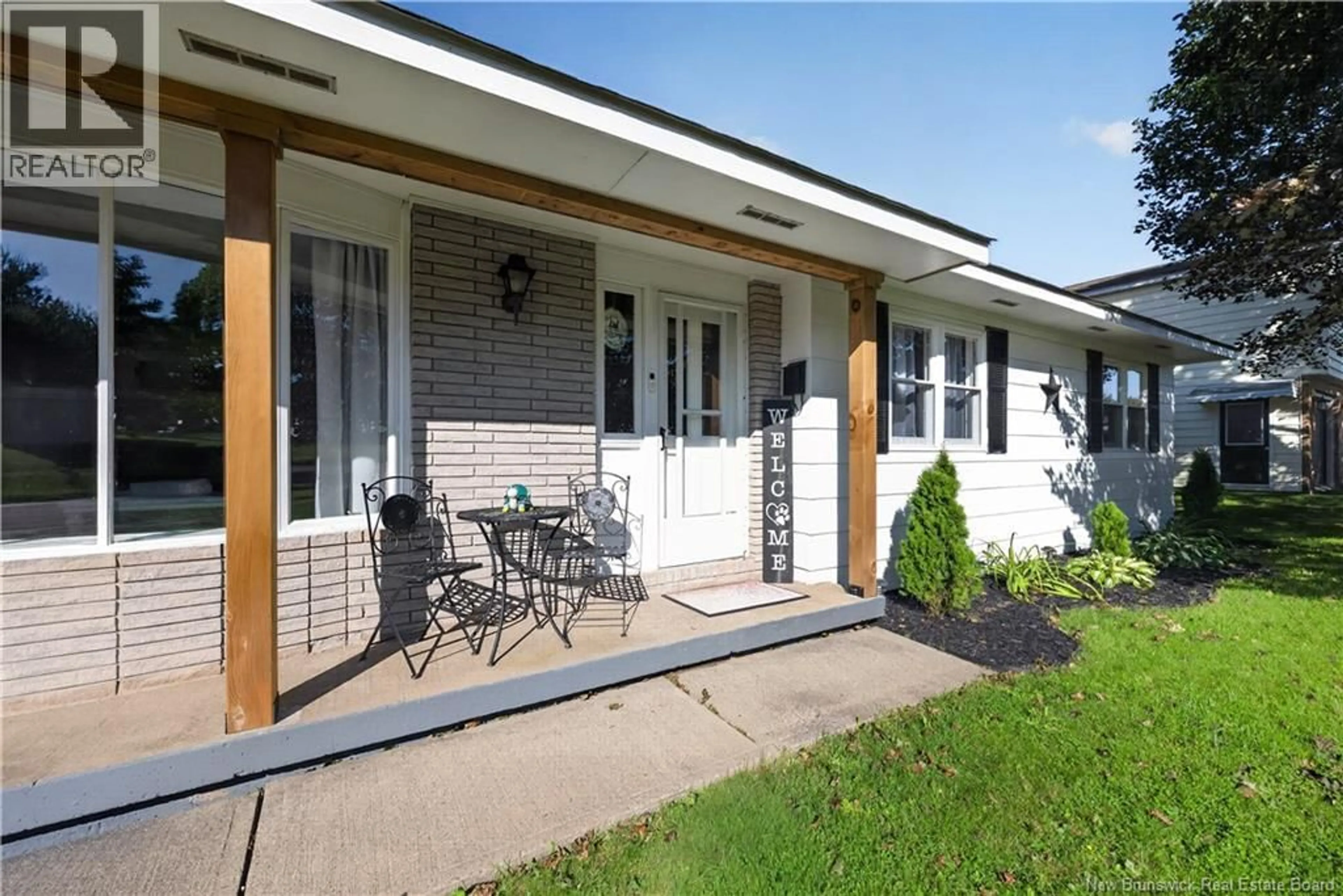 Home with vinyl exterior material, street for 833 FRAMPTON LANE, Moncton New Brunswick E1G1S1