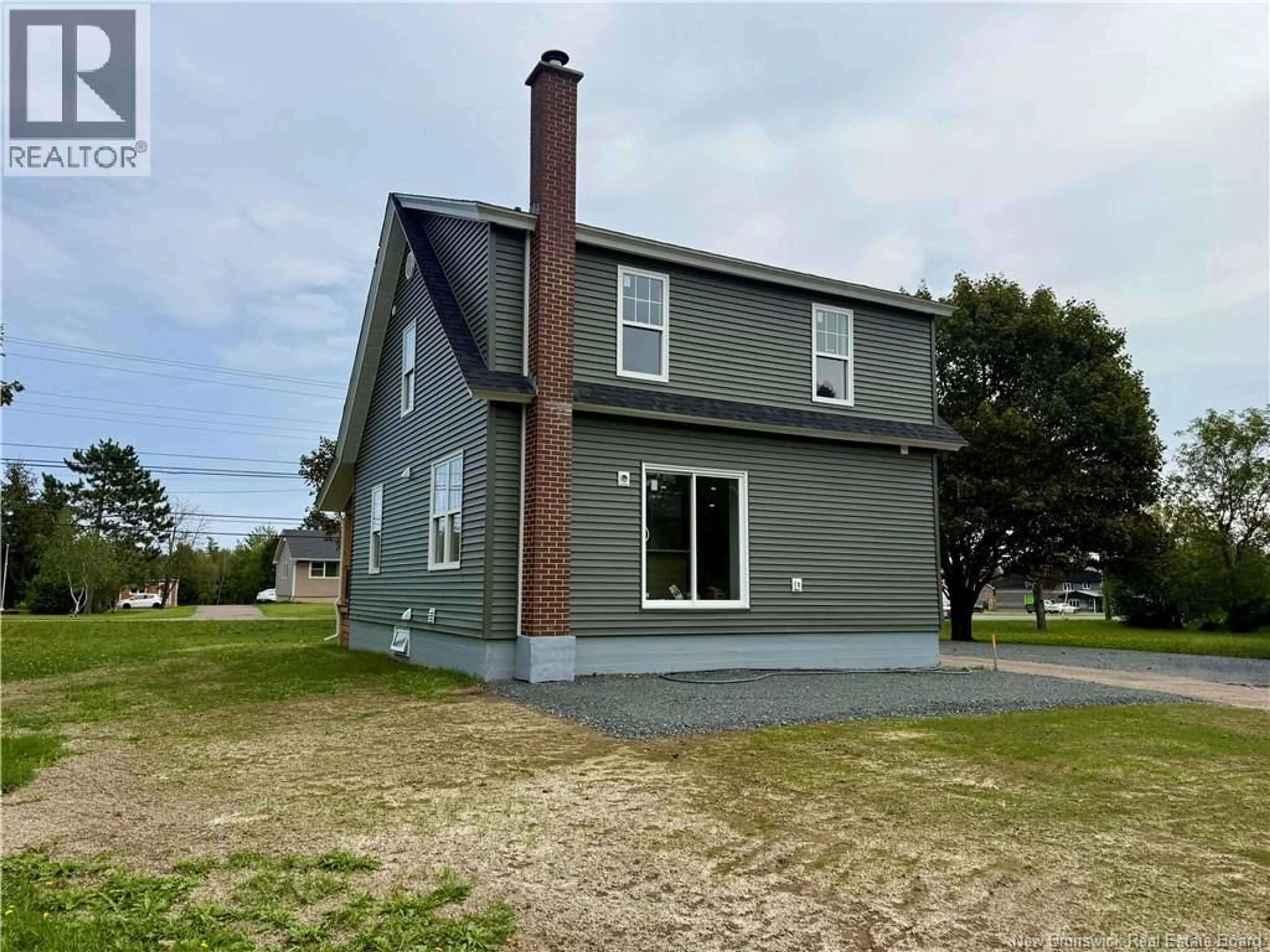 Home with vinyl exterior material, building for 4069 RUE PRINCIPALE, Tracadie New Brunswick E1X1B7