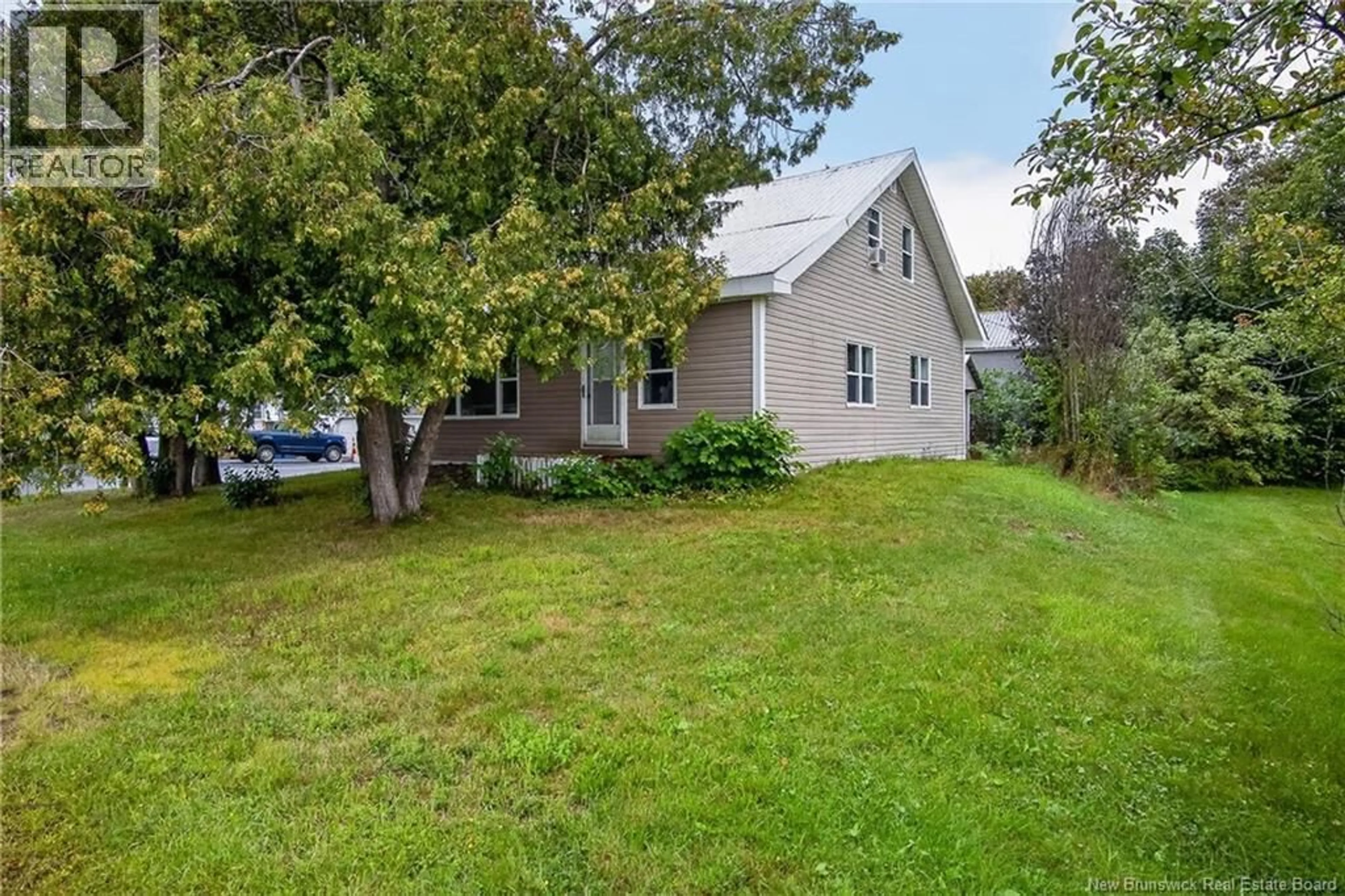 A pic from outside/outdoor area/front of a property/back of a property/a pic from drone, street for 79 FLORAL AVENUE, Sussex New Brunswick E4E1L7