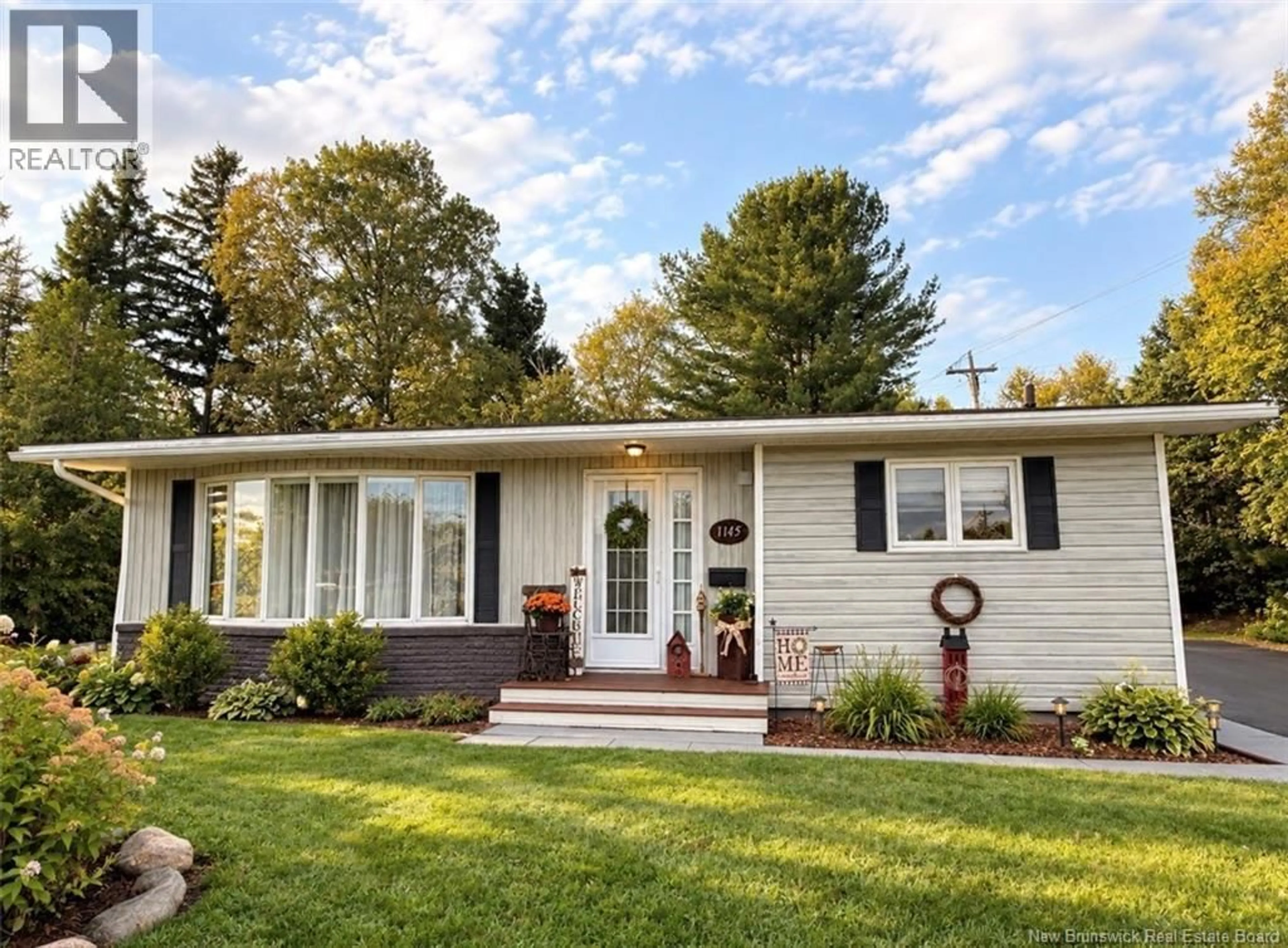Home with vinyl exterior material, street for 1145 VENIOT, Bathurst New Brunswick E2A4C1