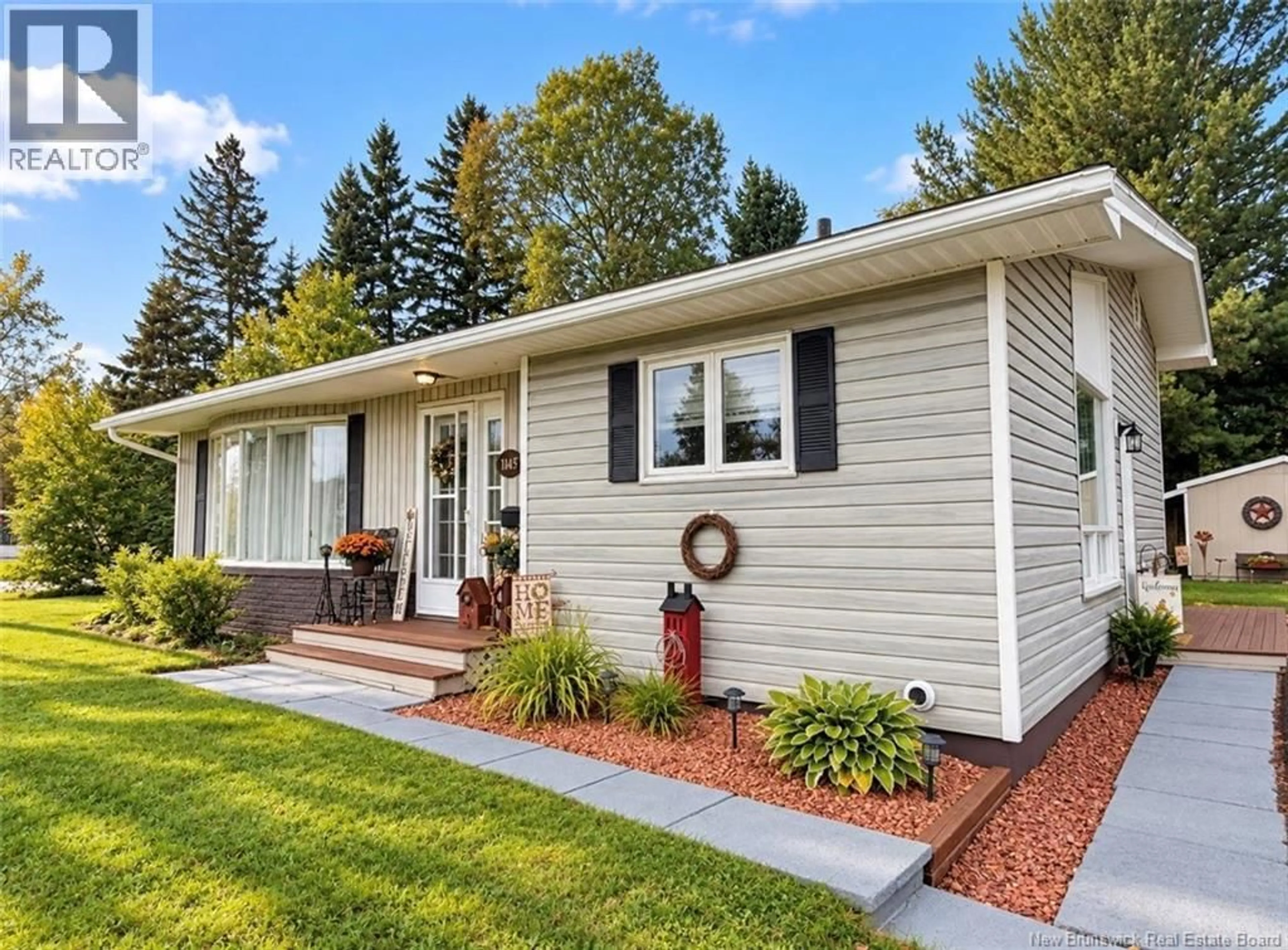 Home with vinyl exterior material, street for 1145 VENIOT, Bathurst New Brunswick E2A4C1