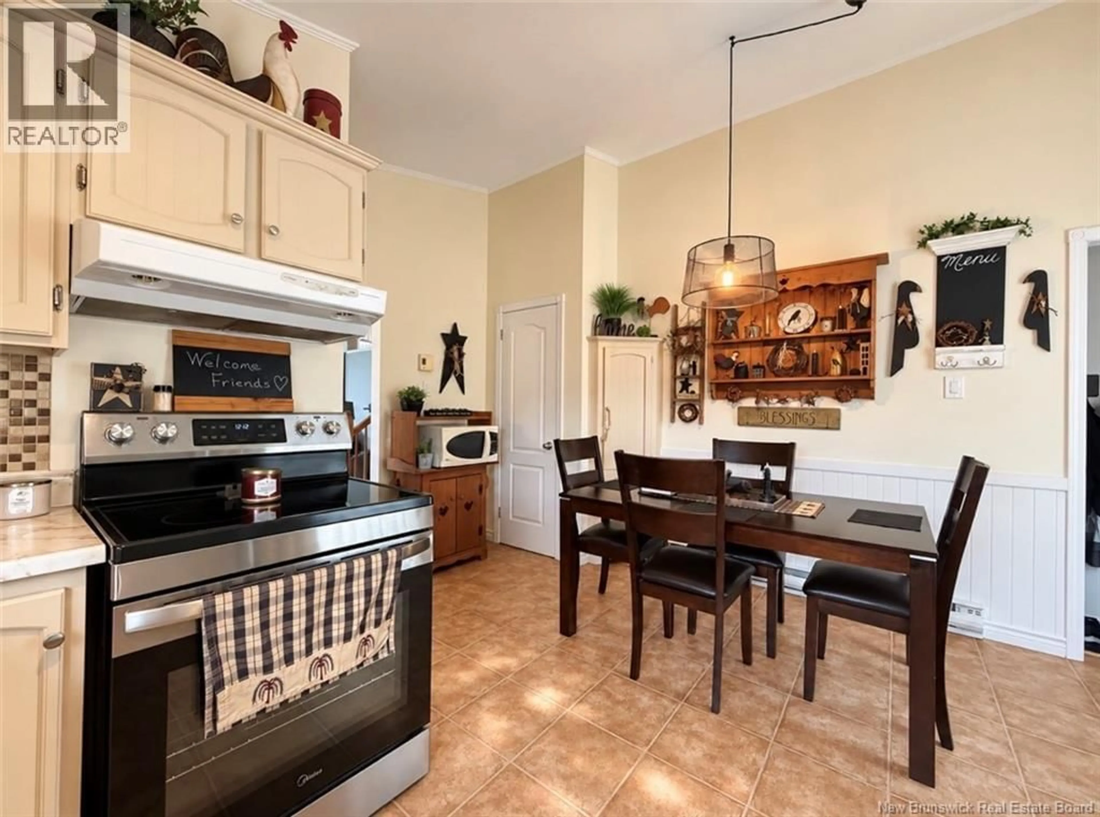 Open concept kitchen, ceramic/tile floor for 1145 VENIOT, Bathurst New Brunswick E2A4C1