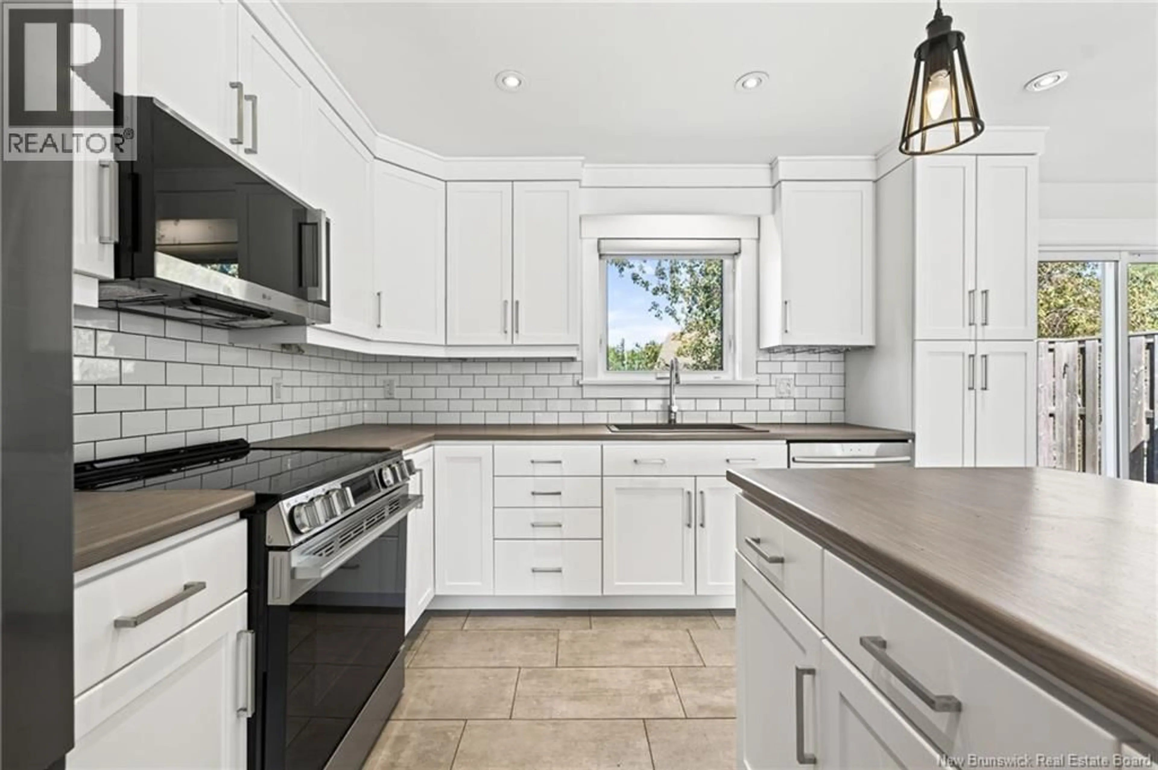 Open concept kitchen, ceramic/tile floor for 54 DES AUBES, Dieppe New Brunswick E1A0Y3