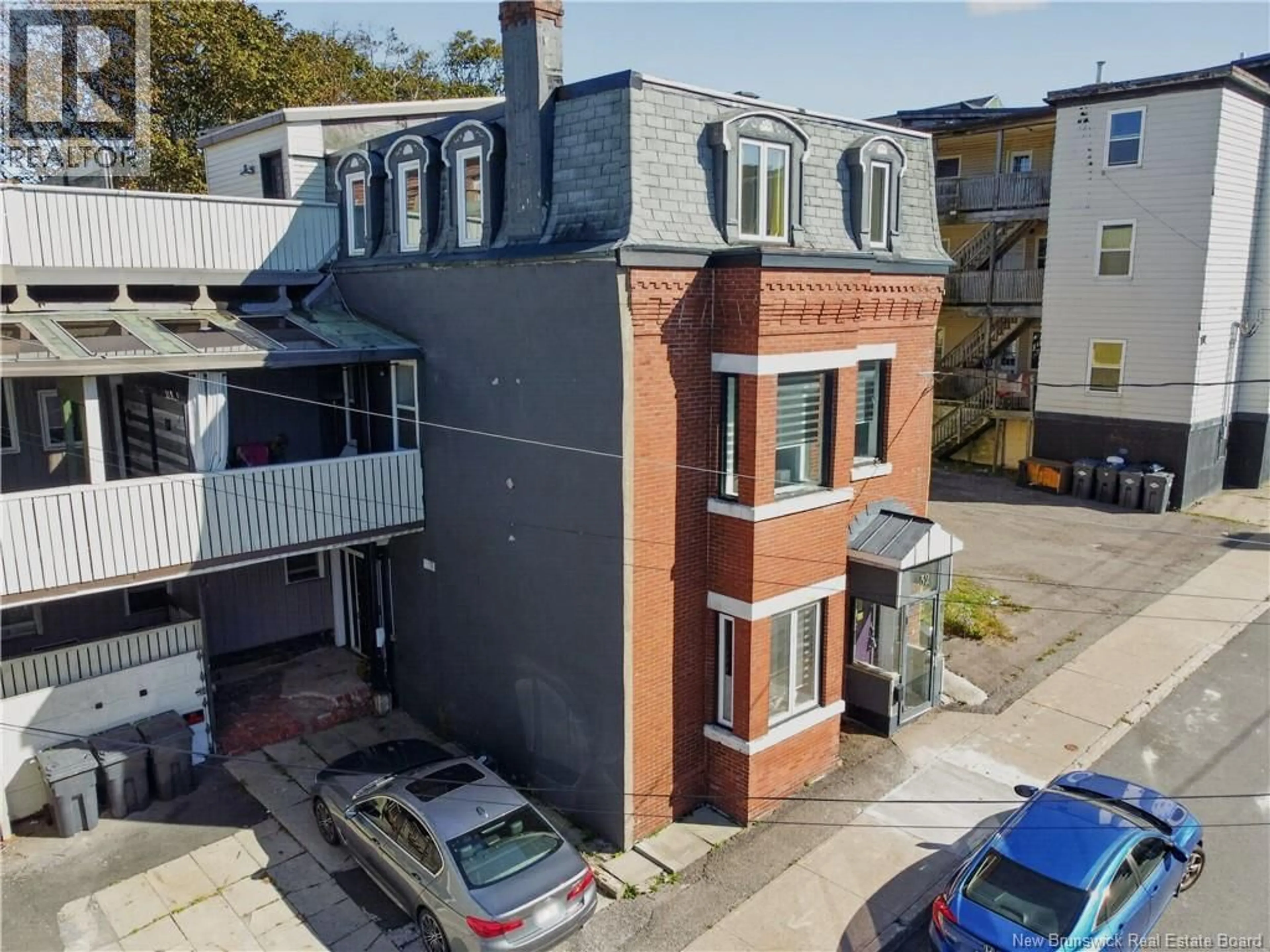 A pic from outside/outdoor area/front of a property/back of a property/a pic from drone, building for 52 DORCHESTER STREET, Saint John New Brunswick E2L3H9