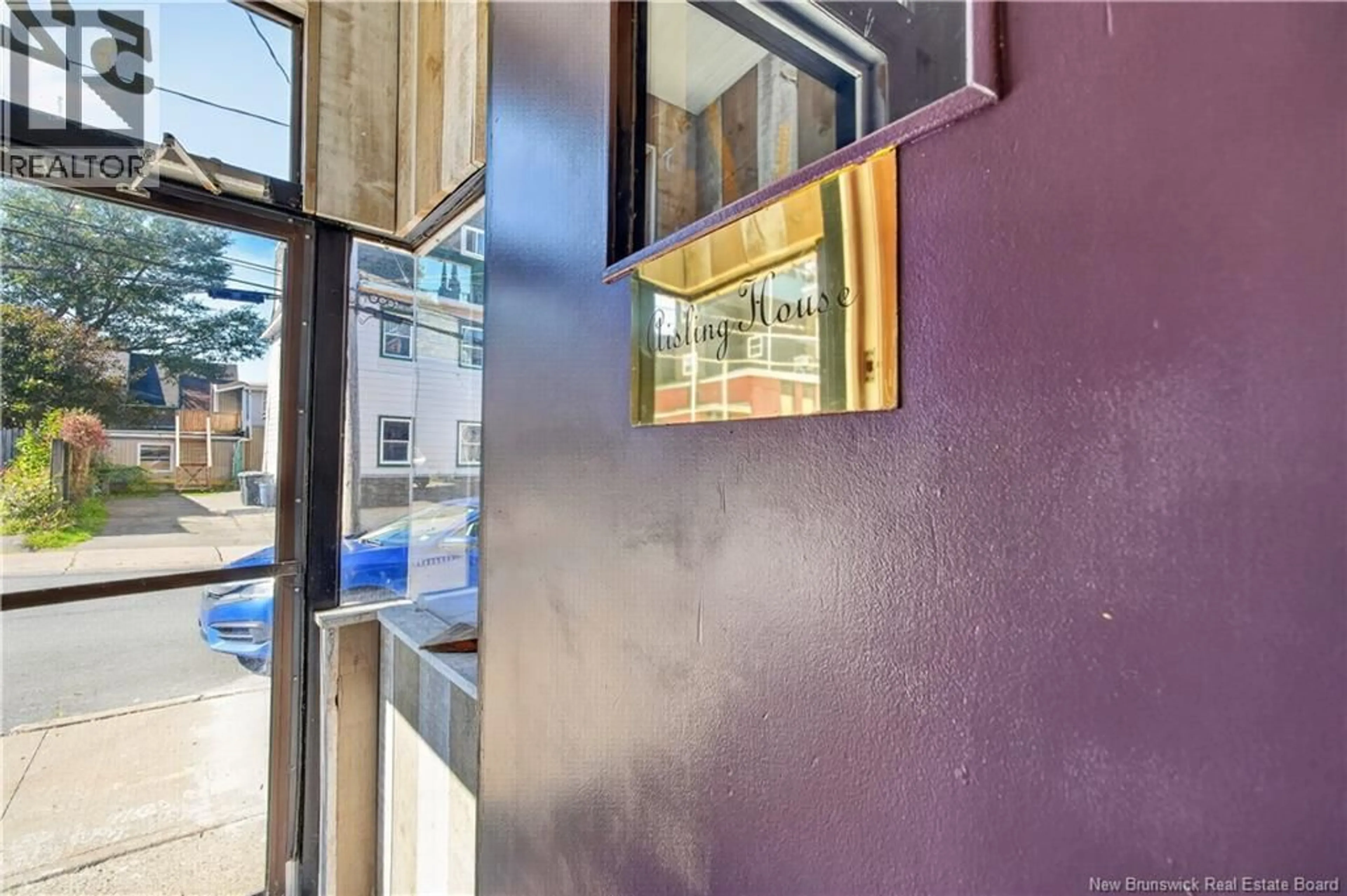 Indoor foyer for 52 DORCHESTER STREET, Saint John New Brunswick E2L3H9