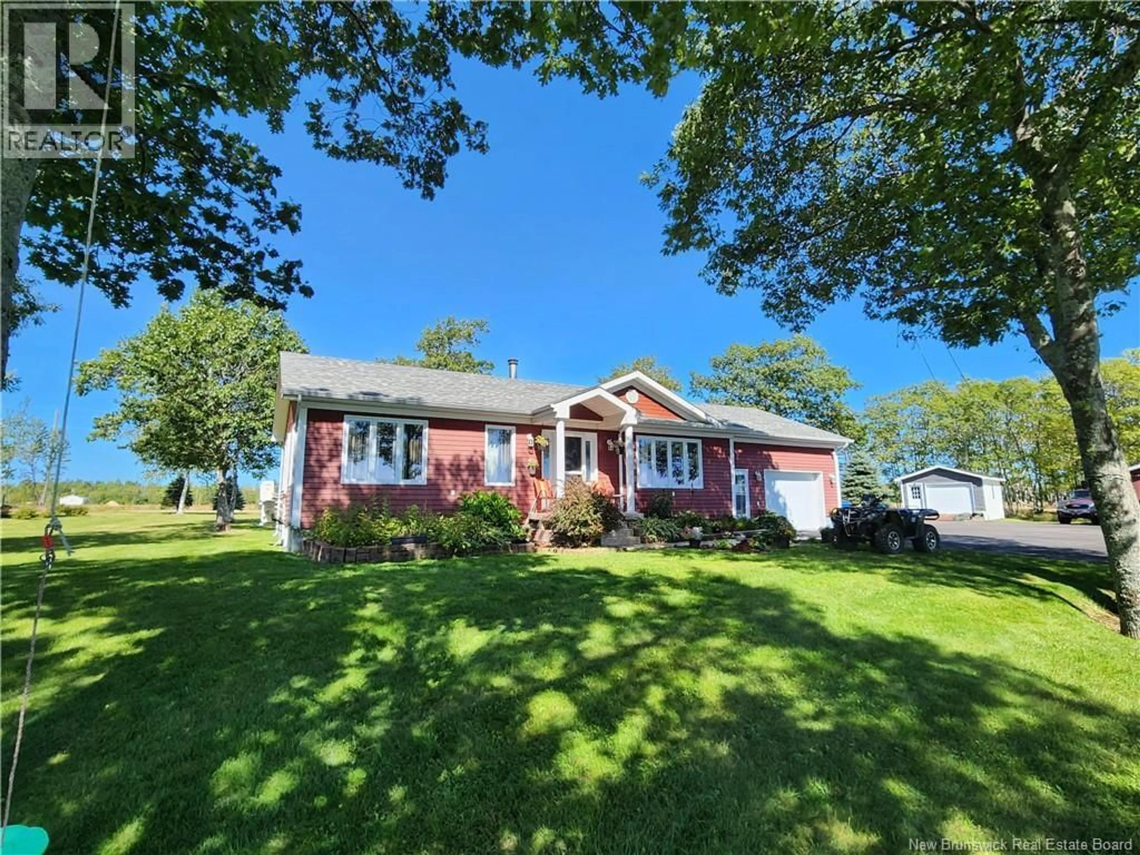A pic from outside/outdoor area/front of a property/back of a property/a pic from drone, water/lake/river/ocean view for 146 RUE OMER, Pointe-À-Tom New Brunswick E1X3X1