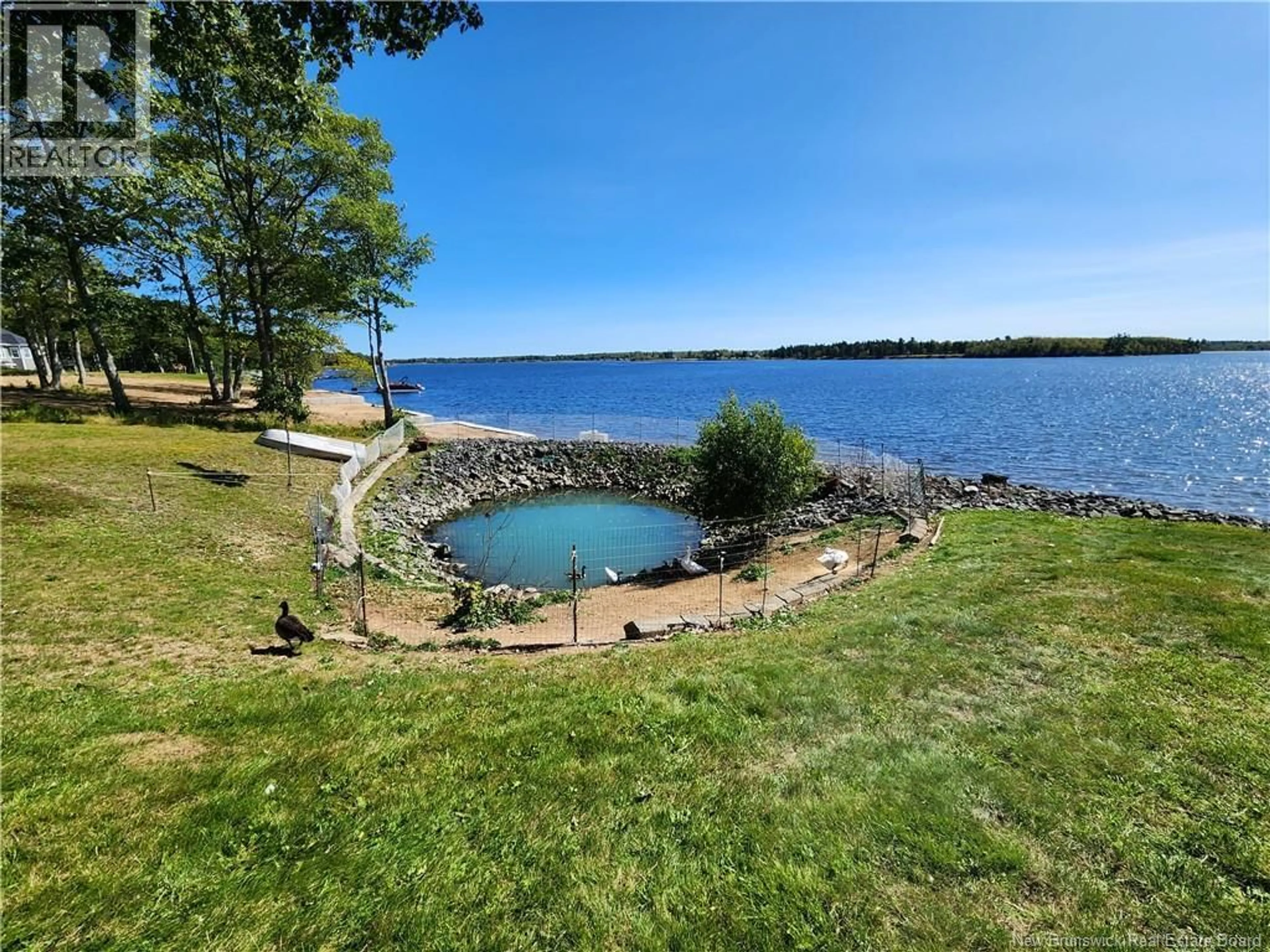 A pic from outside/outdoor area/front of a property/back of a property/a pic from drone, water/lake/river/ocean view for 146 RUE OMER, Pointe-À-Tom New Brunswick E1X3X1