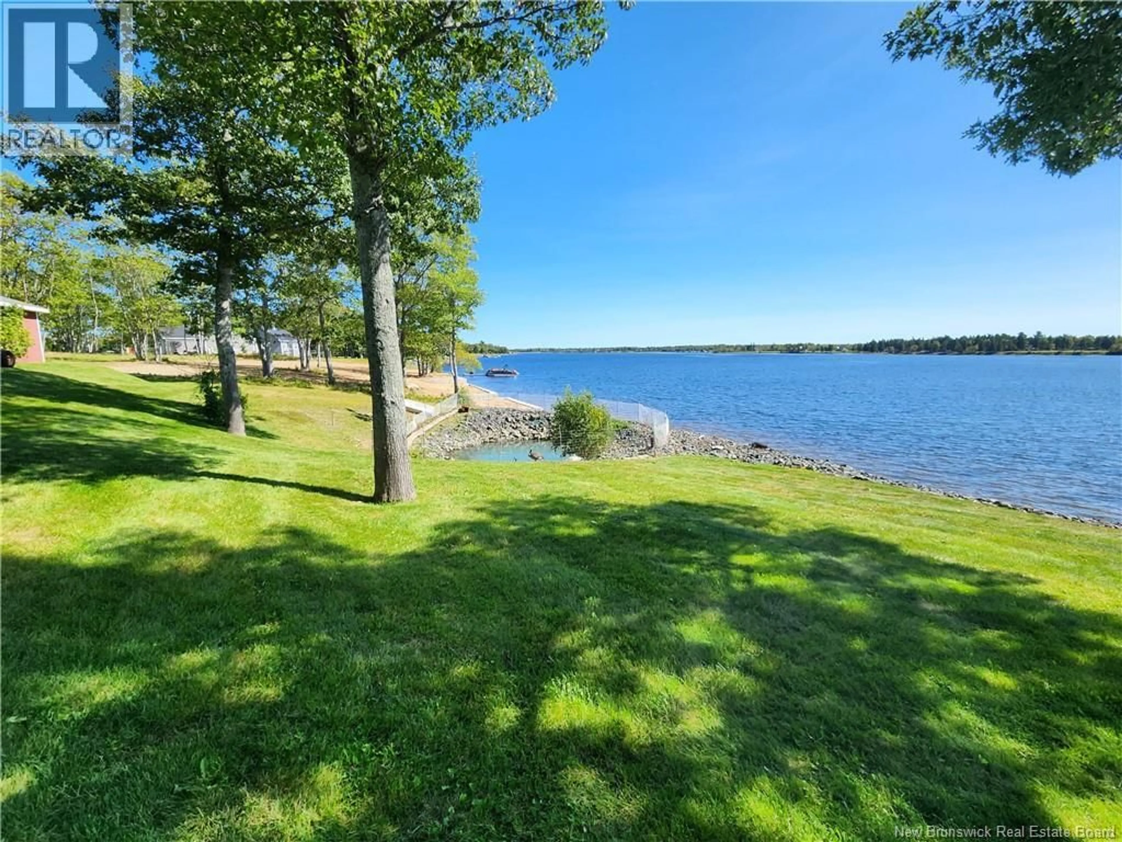 A pic from outside/outdoor area/front of a property/back of a property/a pic from drone, water/lake/river/ocean view for 146 RUE OMER, Pointe-À-Tom New Brunswick E1X3X1