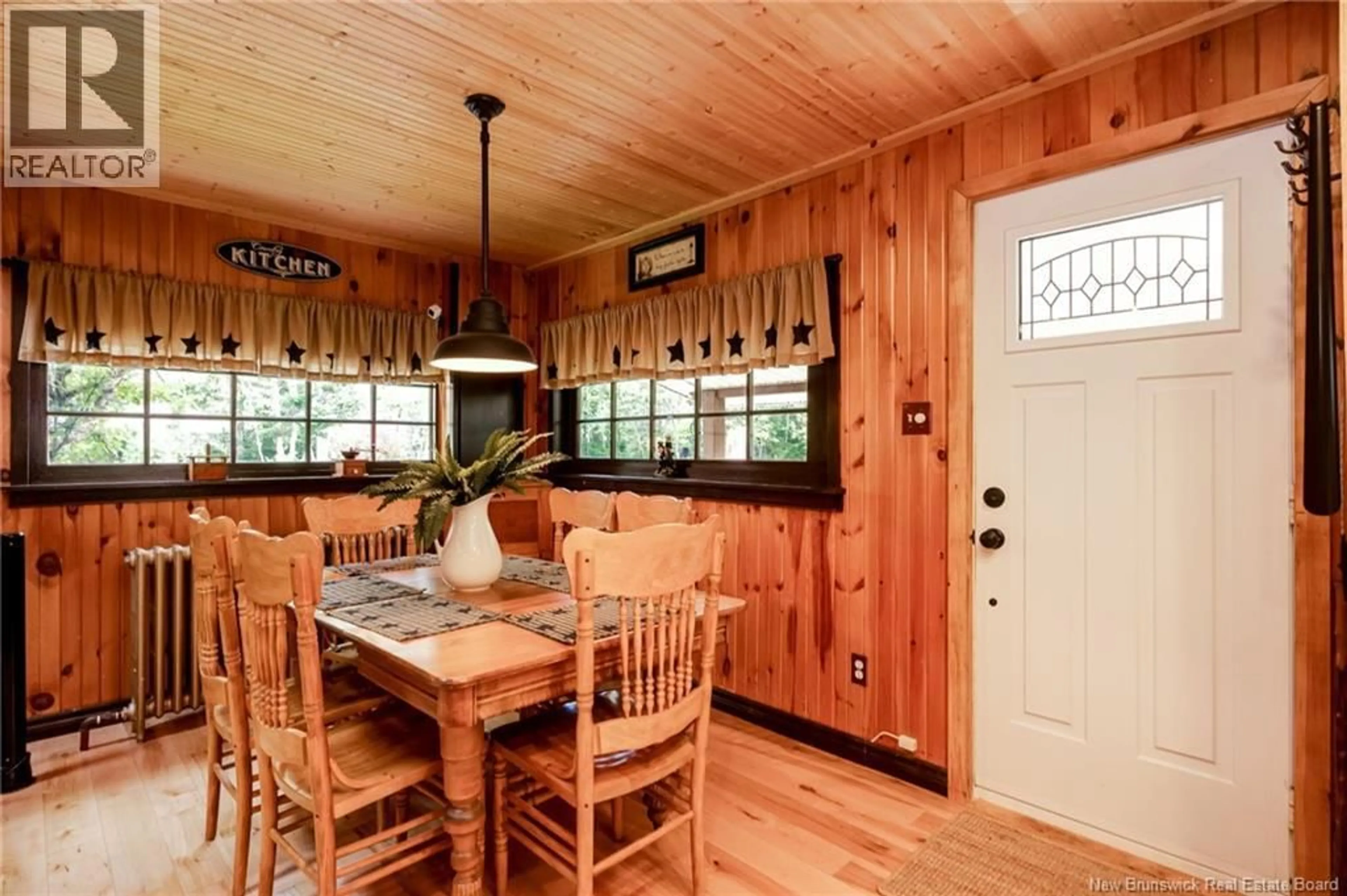 Dining room, wood/laminate floor for 672 LAKEFIELD ROAD, Poodiac New Brunswick E4E3R3
