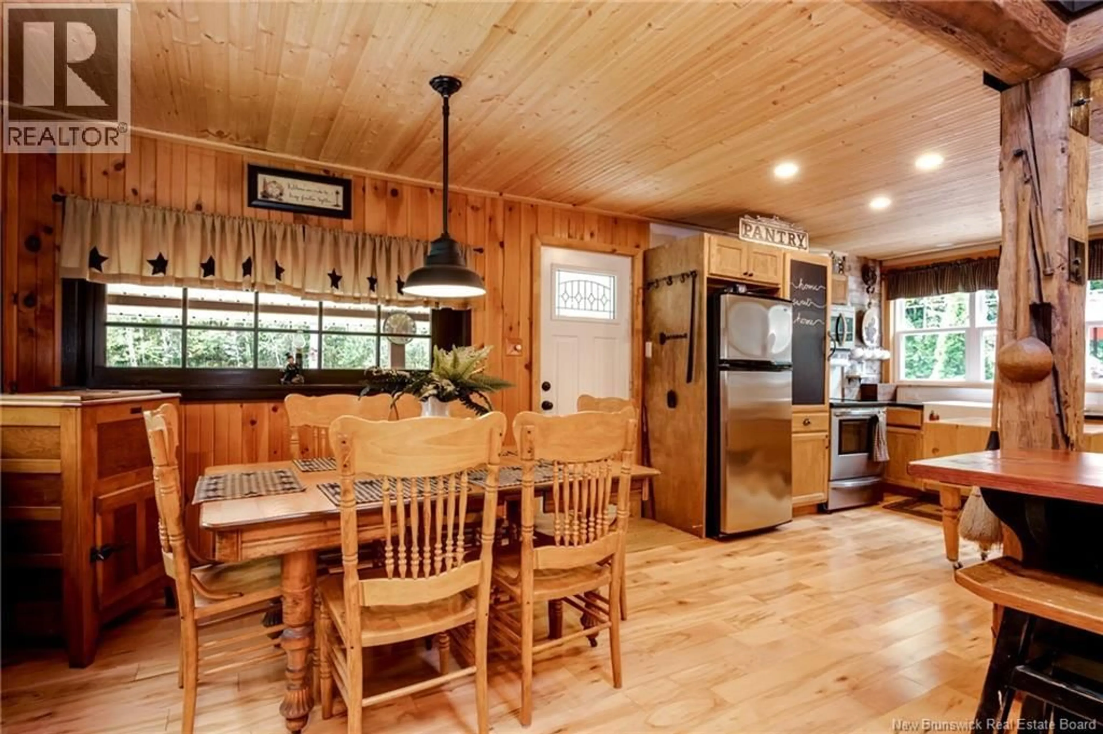 Rustic kitchen, wood/laminate floor for 672 LAKEFIELD ROAD, Poodiac New Brunswick E4E3R3