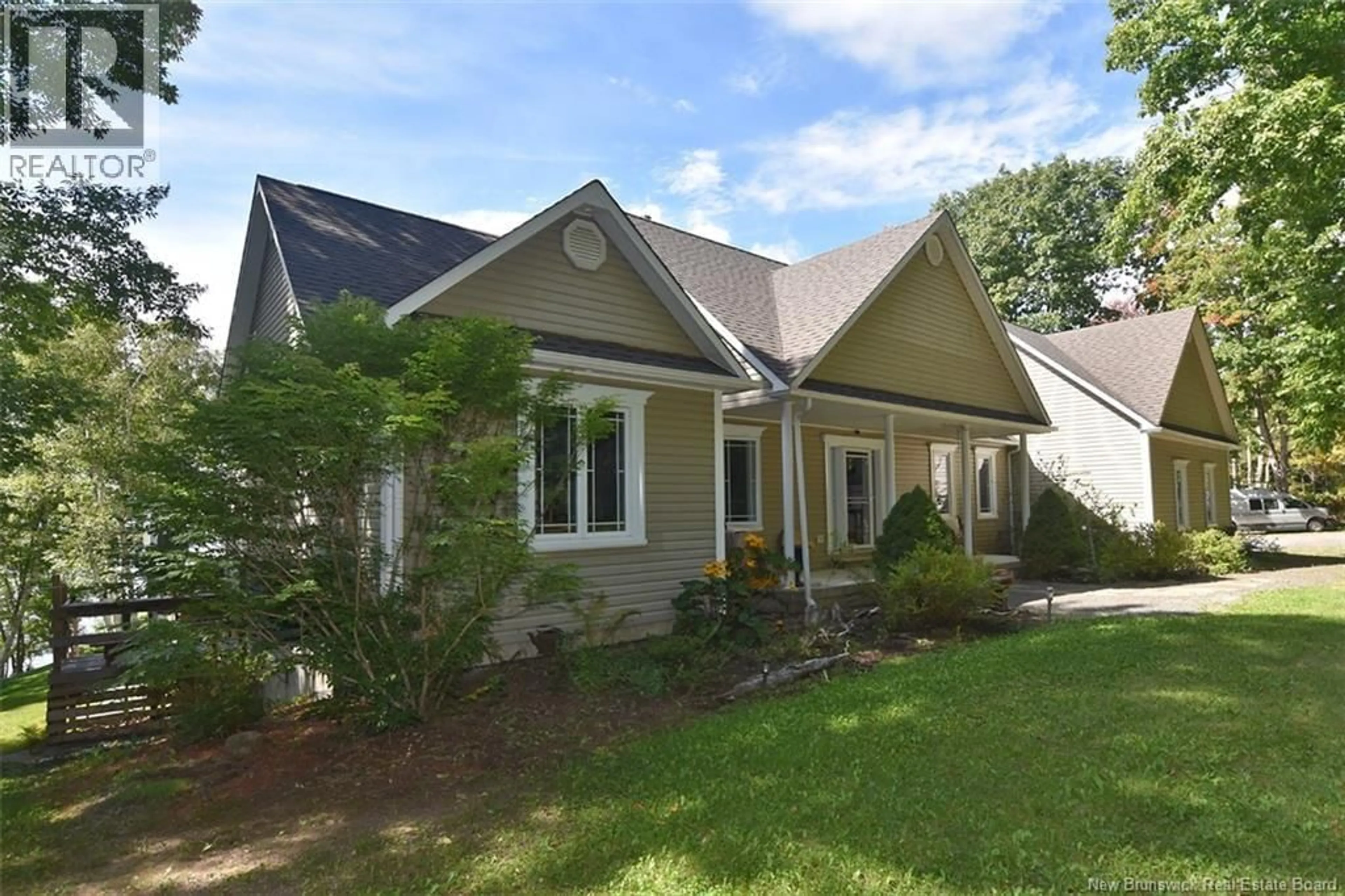 Home with vinyl exterior material, street for 48 LEE DRIVE, Upper Kingsclear New Brunswick E3E2L2
