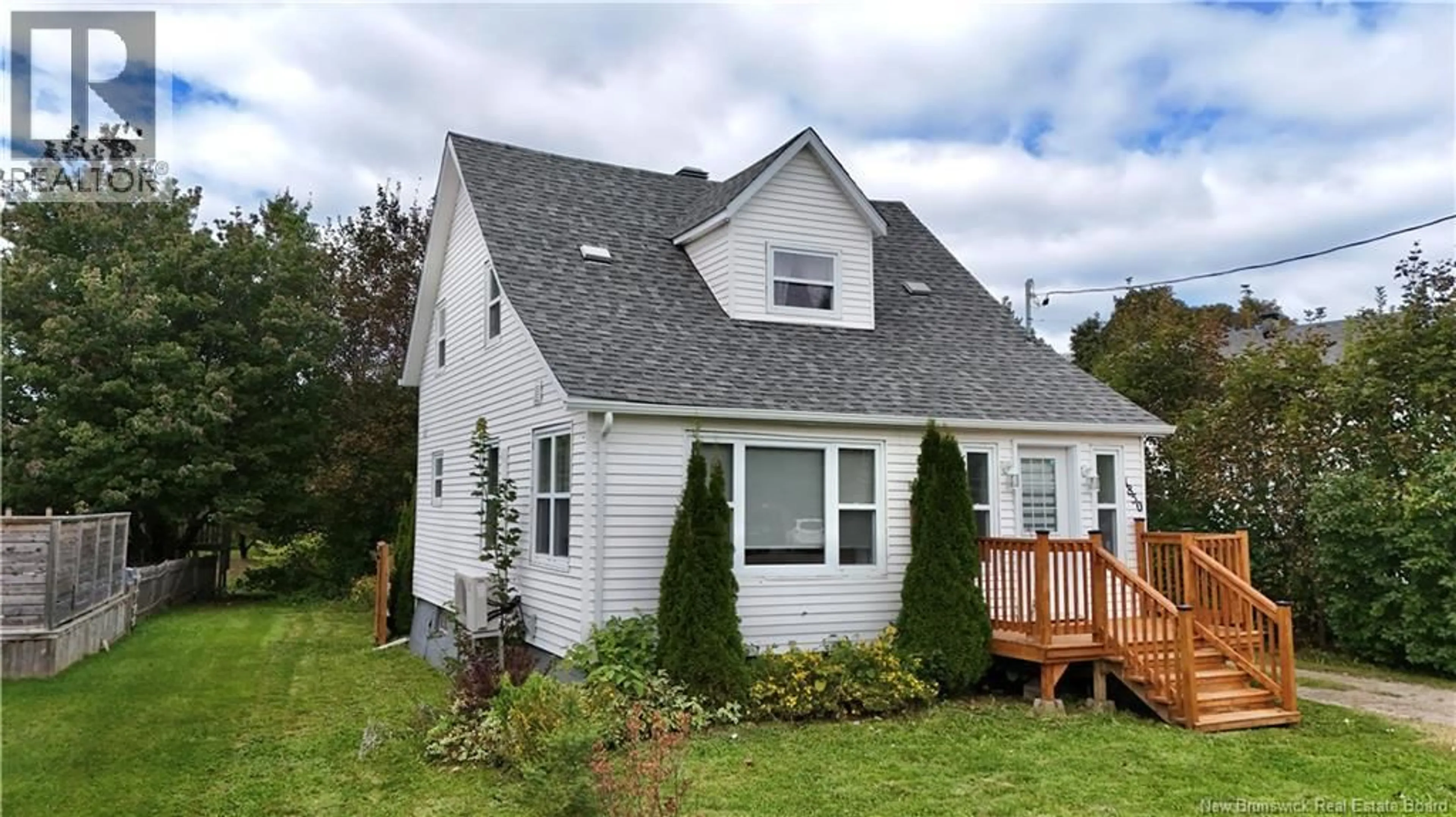 Home with vinyl exterior material, street for 1850 ROUGH WATERS, Bathurst New Brunswick E2A1X8