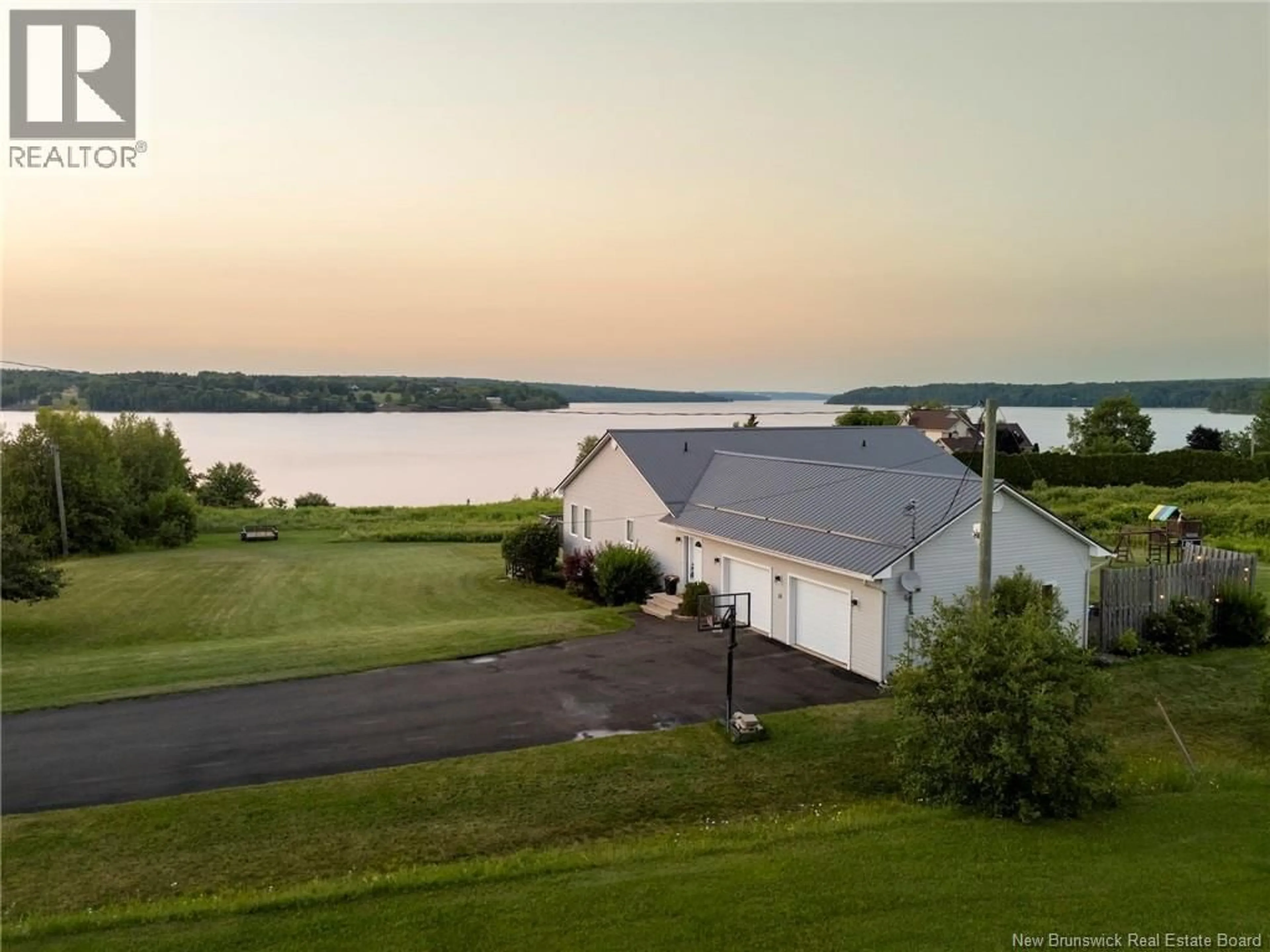 A pic from outside/outdoor area/front of a property/back of a property/a pic from drone, water/lake/river/ocean view for 10 RIPPLE LANE, Upper Kingsclear New Brunswick E3E2R6