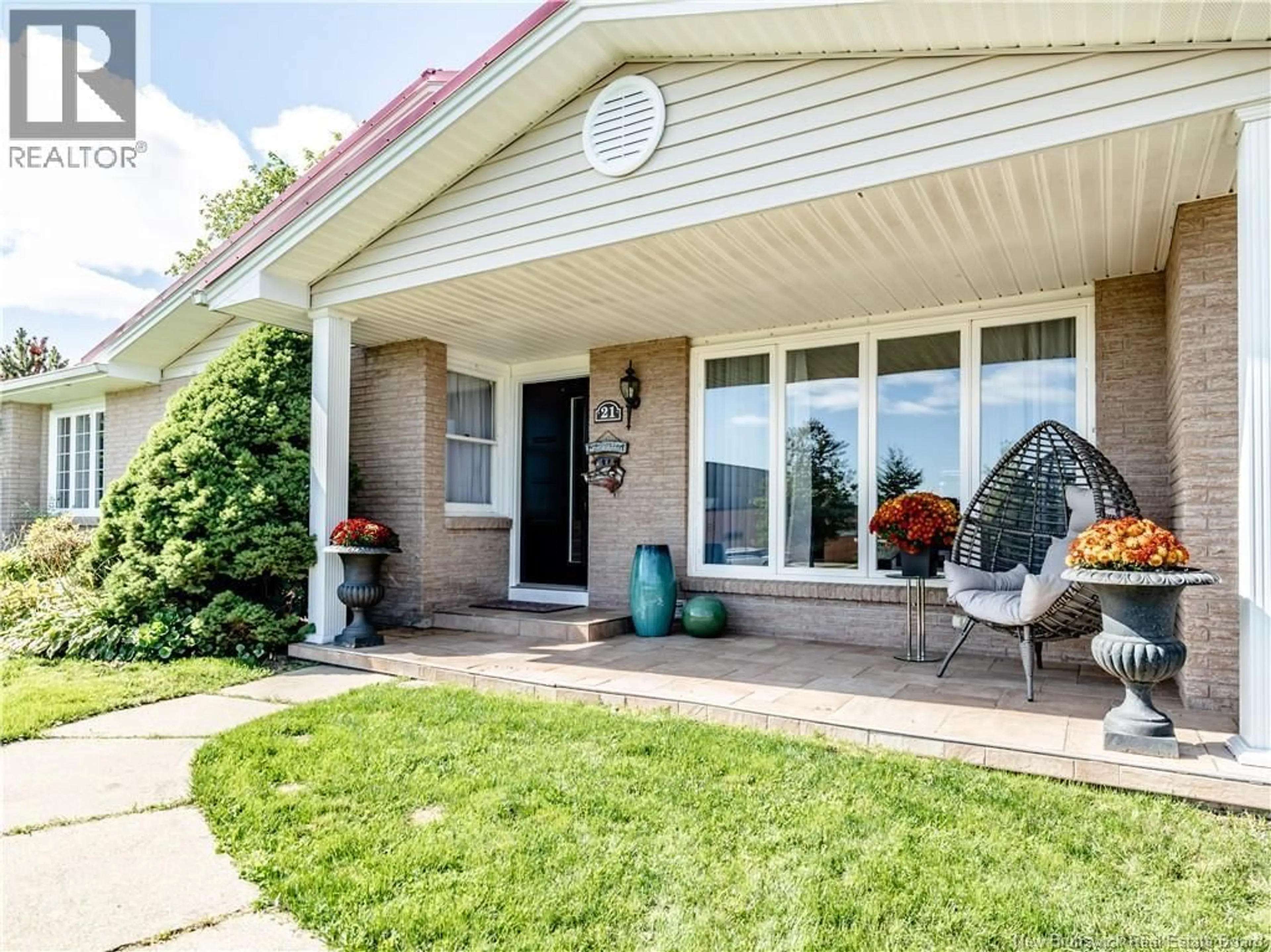 Home with vinyl exterior material, street for 21 RICHARD, Bouctouche New Brunswick E4S3T1