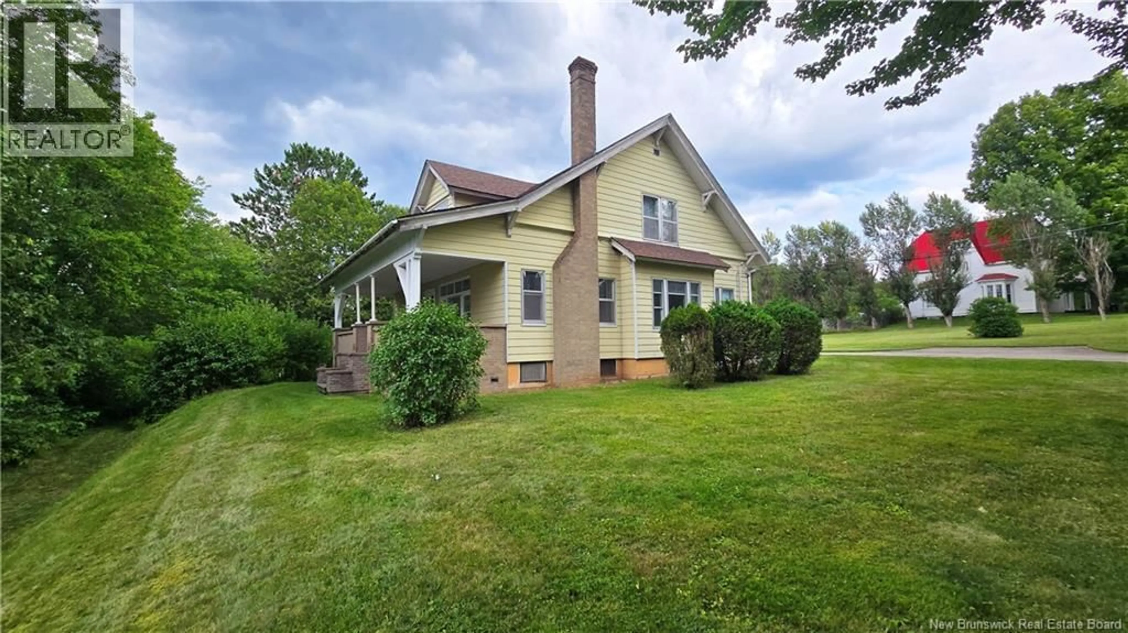 A pic from outside/outdoor area/front of a property/back of a property/a pic from drone, building for 14 SPRING STREET, Petitcodiac New Brunswick E4Z4W5