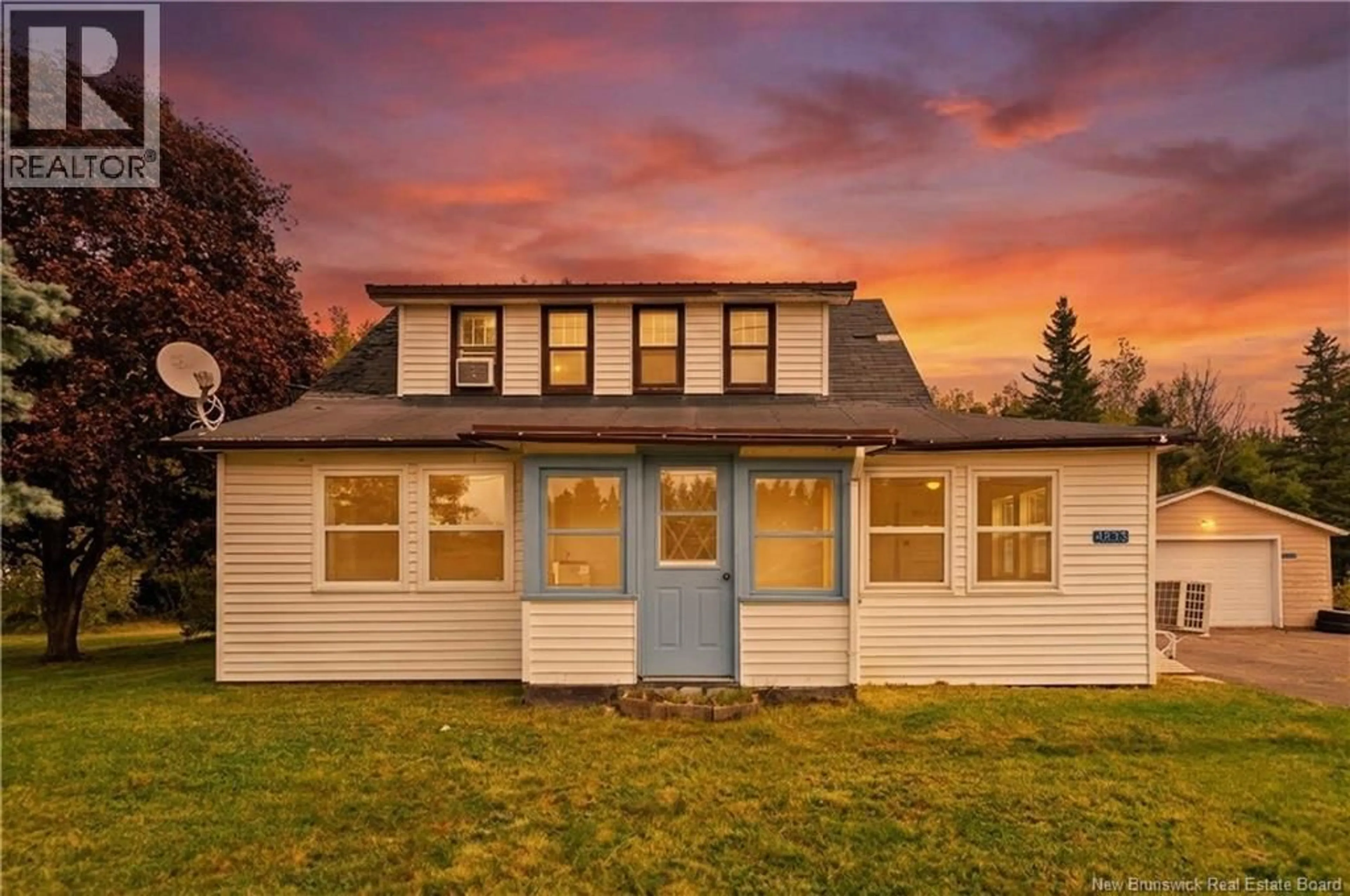 Home with vinyl exterior material, building for 4833 ROUTE 134, Cocagne New Brunswick E4R2Y3