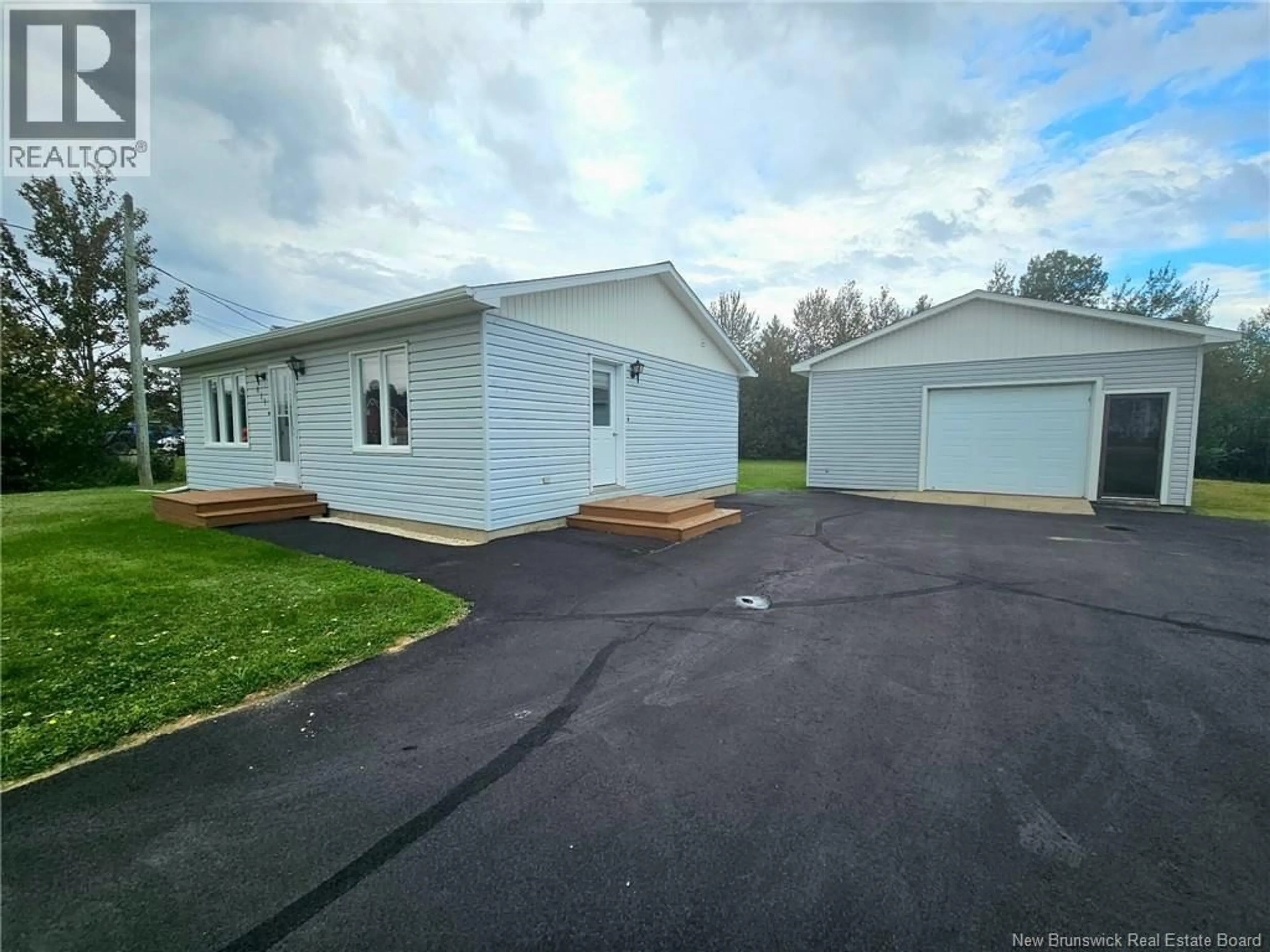 Unknown for 611 PRINCIPALE, Beresford New Brunswick E8K1X6