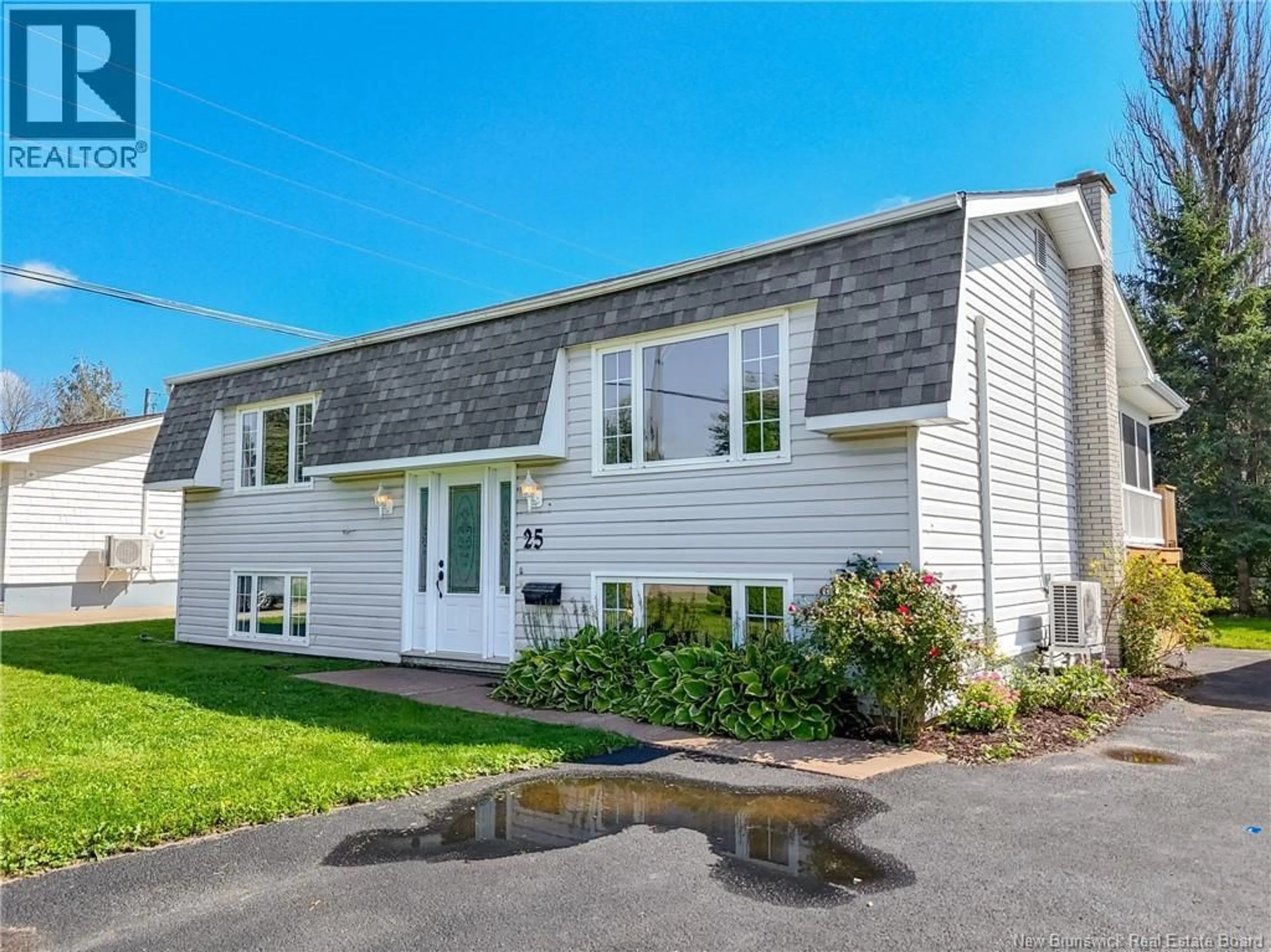 Home with vinyl exterior material, unknown for 25 SATINWOOD DRIVE, Moncton New Brunswick E1G1C3