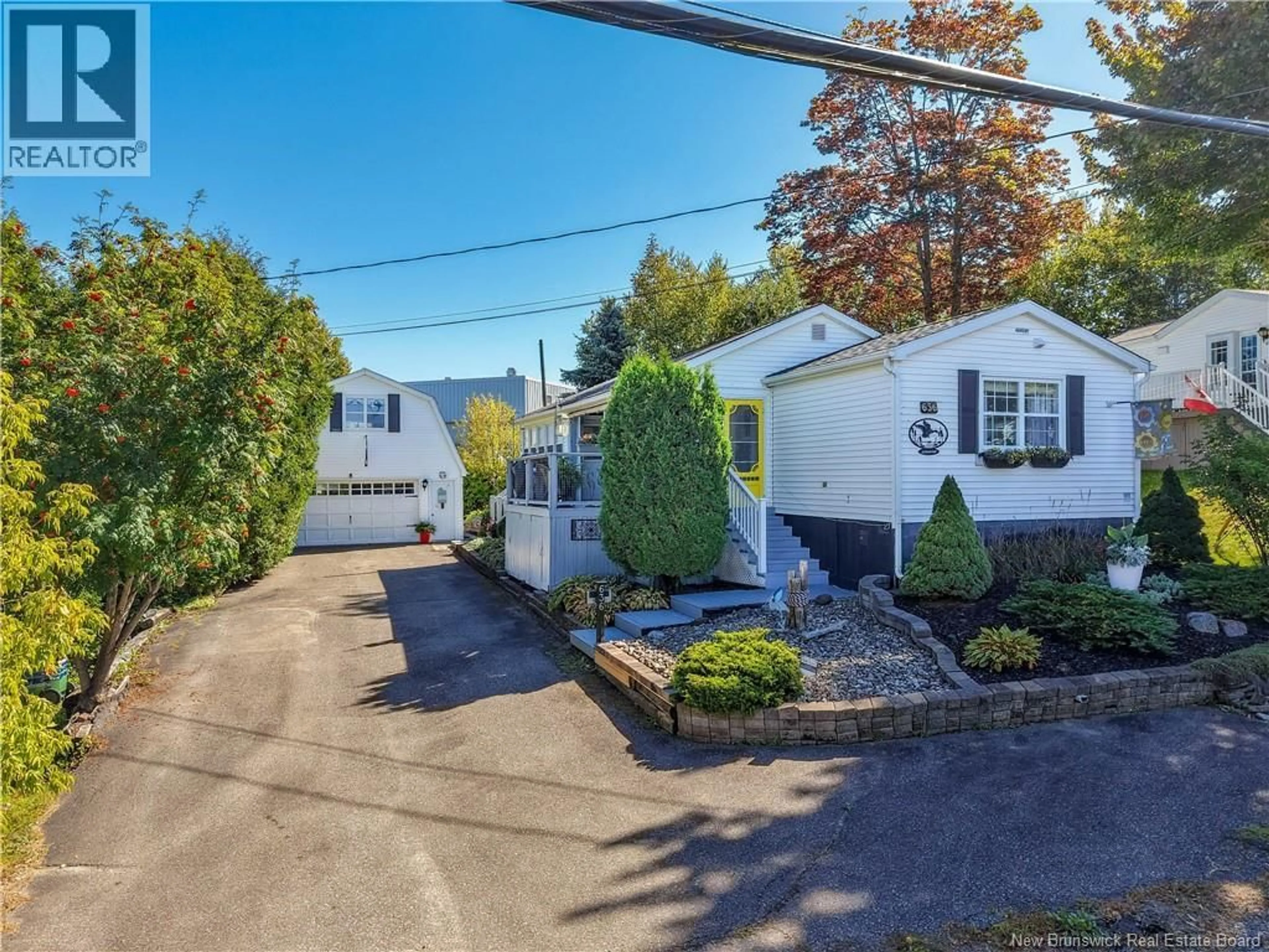 A pic from outside/outdoor area/front of a property/back of a property/a pic from drone, street for 636 BARCLAY LOOP, Fredericton New Brunswick E3B7L8