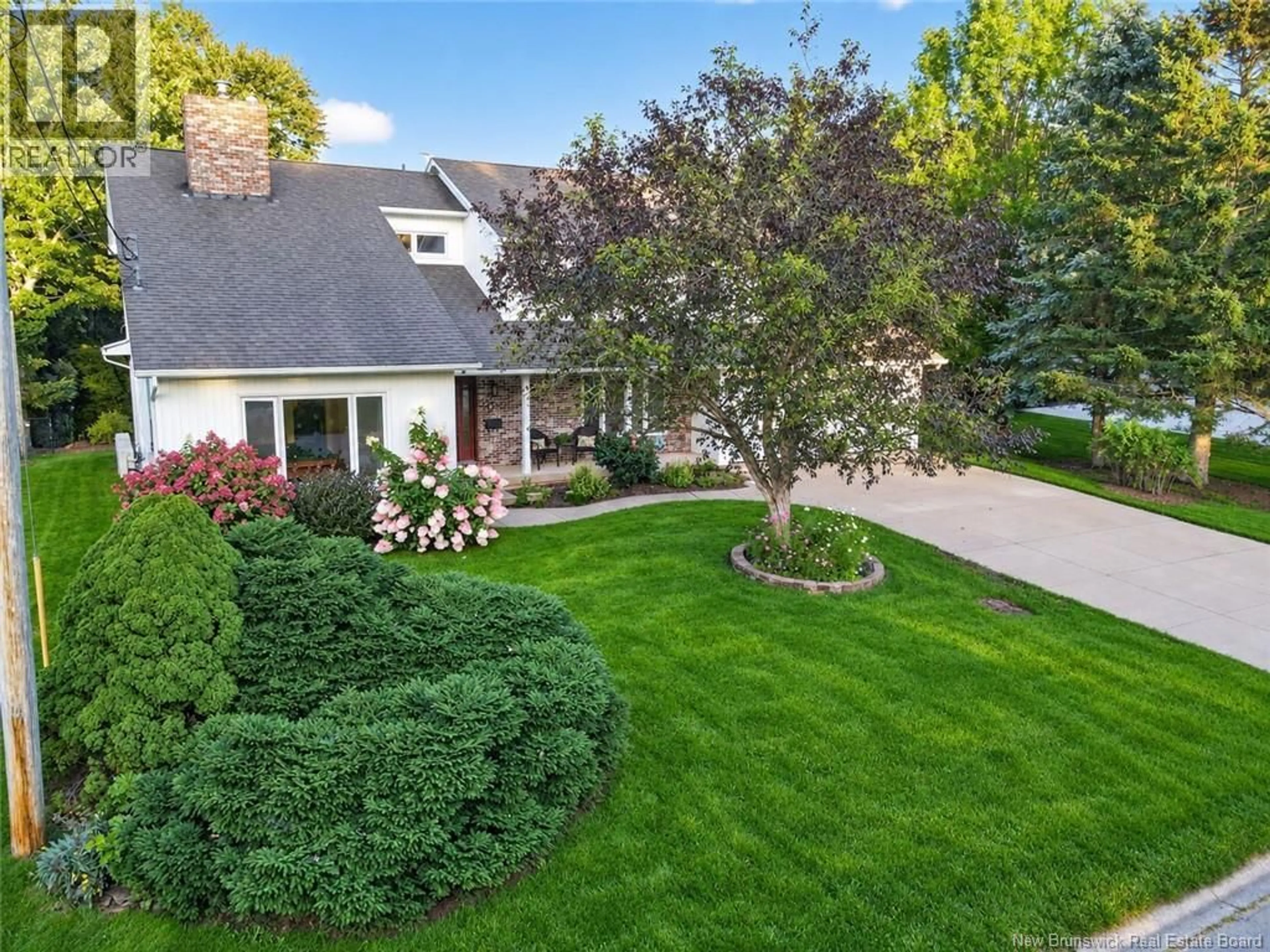 A pic from outside/outdoor area/front of a property/back of a property/a pic from drone, street for 26 HARVARD COURT, Riverview New Brunswick E1B4S5