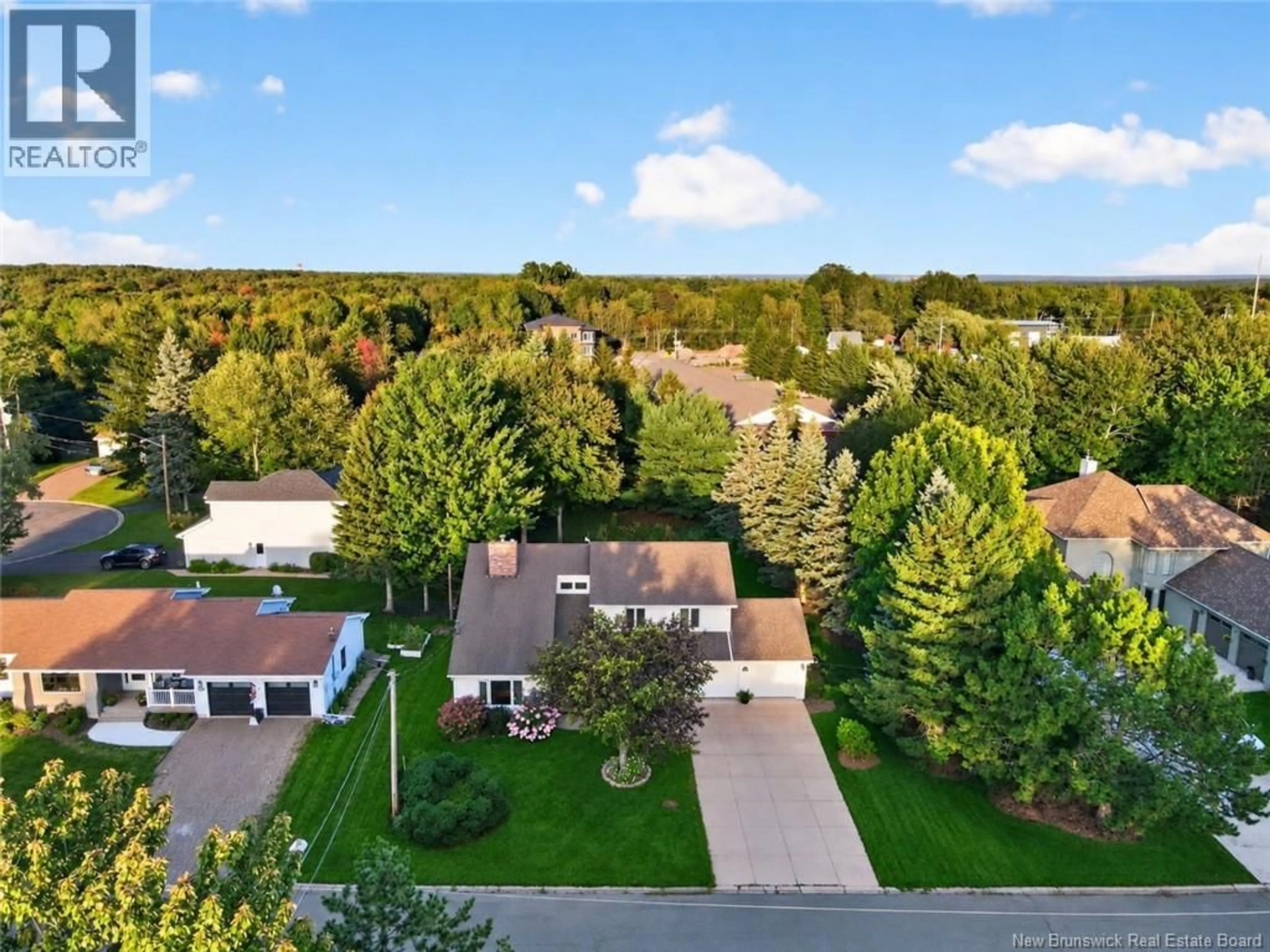 A pic from outside/outdoor area/front of a property/back of a property/a pic from drone, unknown for 26 HARVARD COURT, Riverview New Brunswick E1B4S5