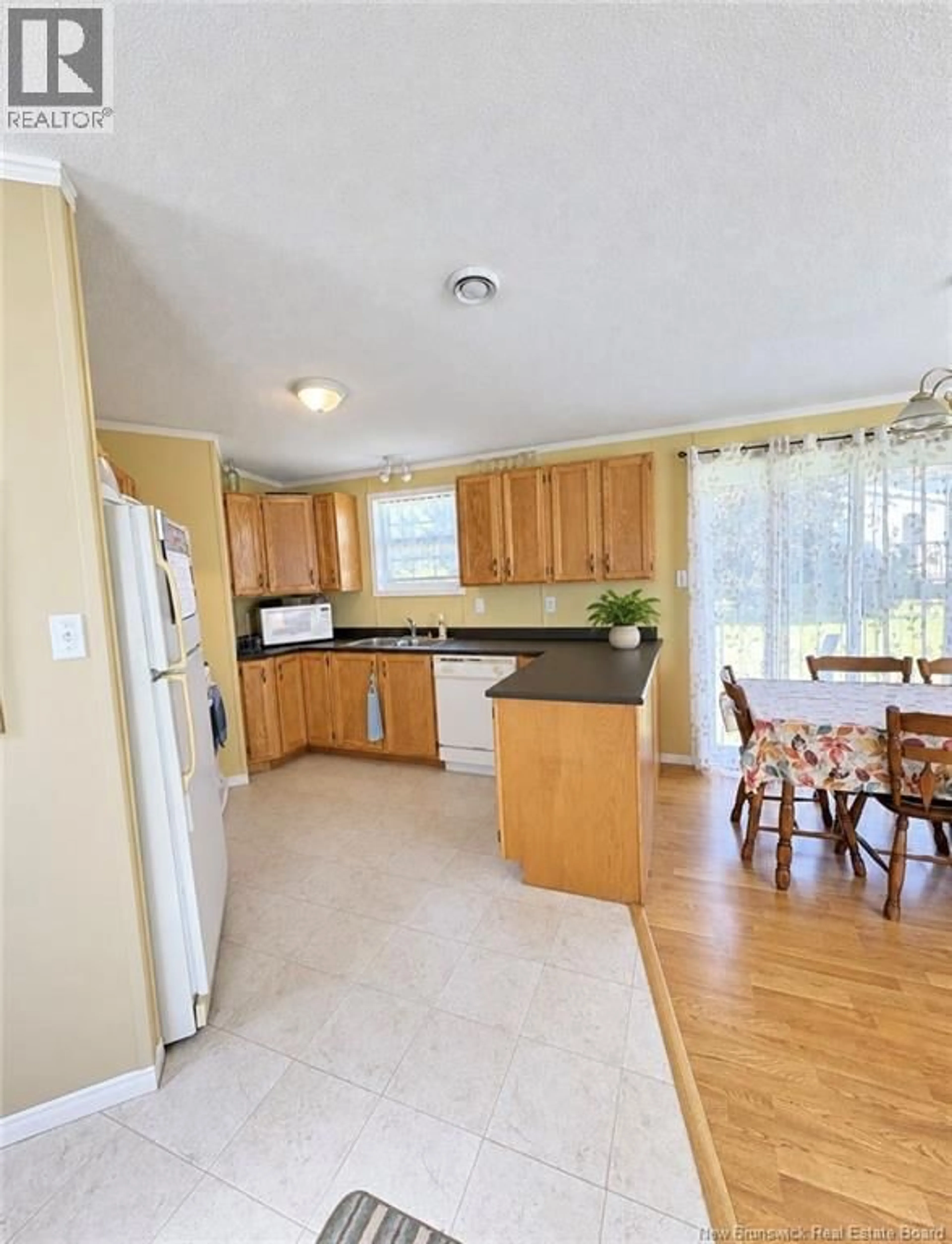 Standard kitchen, unknown for 733 WILLISTON DRIVE, Miramichi New Brunswick E1V6M9