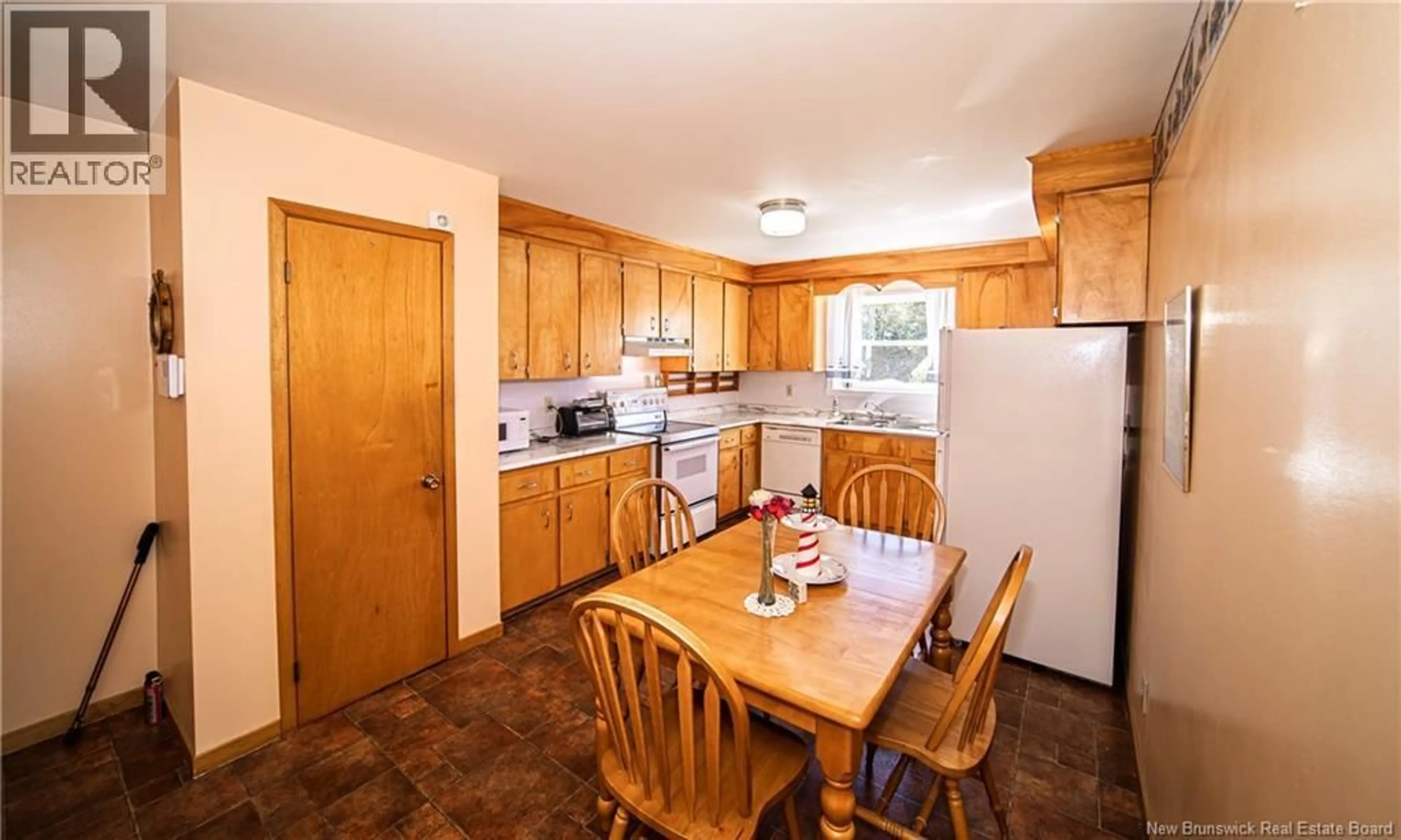 Standard kitchen, unknown for 41 BARKER STREET, Oromocto New Brunswick E2V2K7