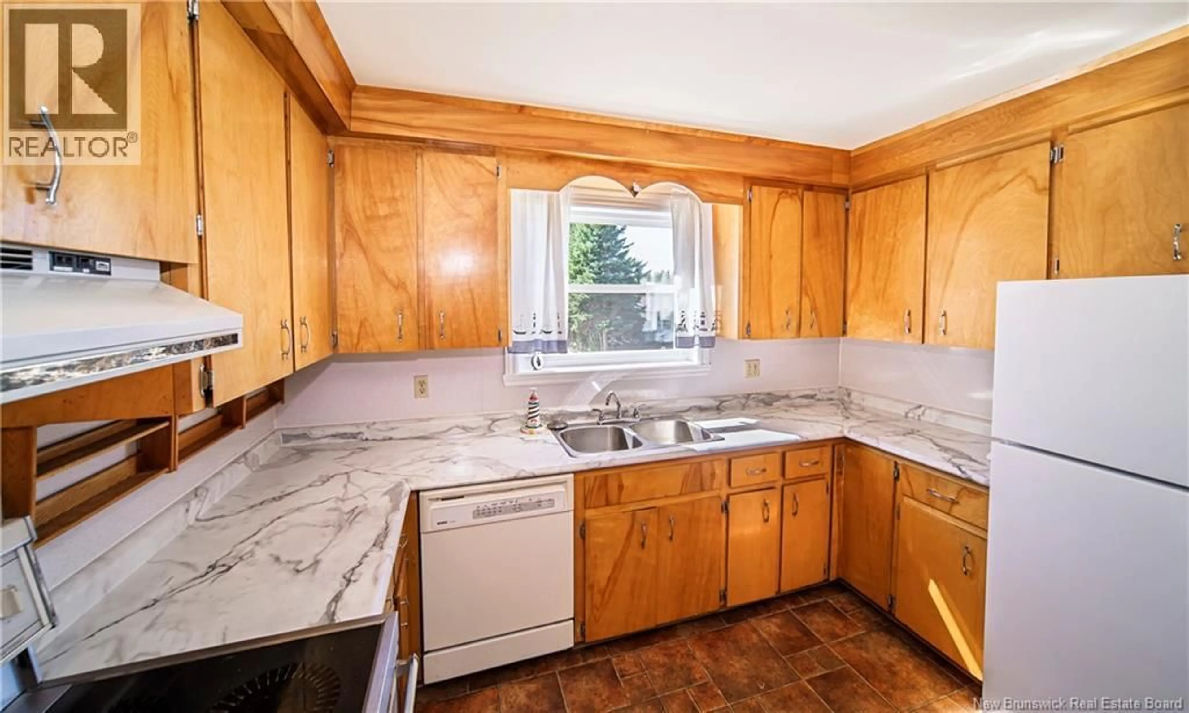 Standard kitchen, ceramic/tile floor for 41 BARKER STREET, Oromocto New Brunswick E2V2K7