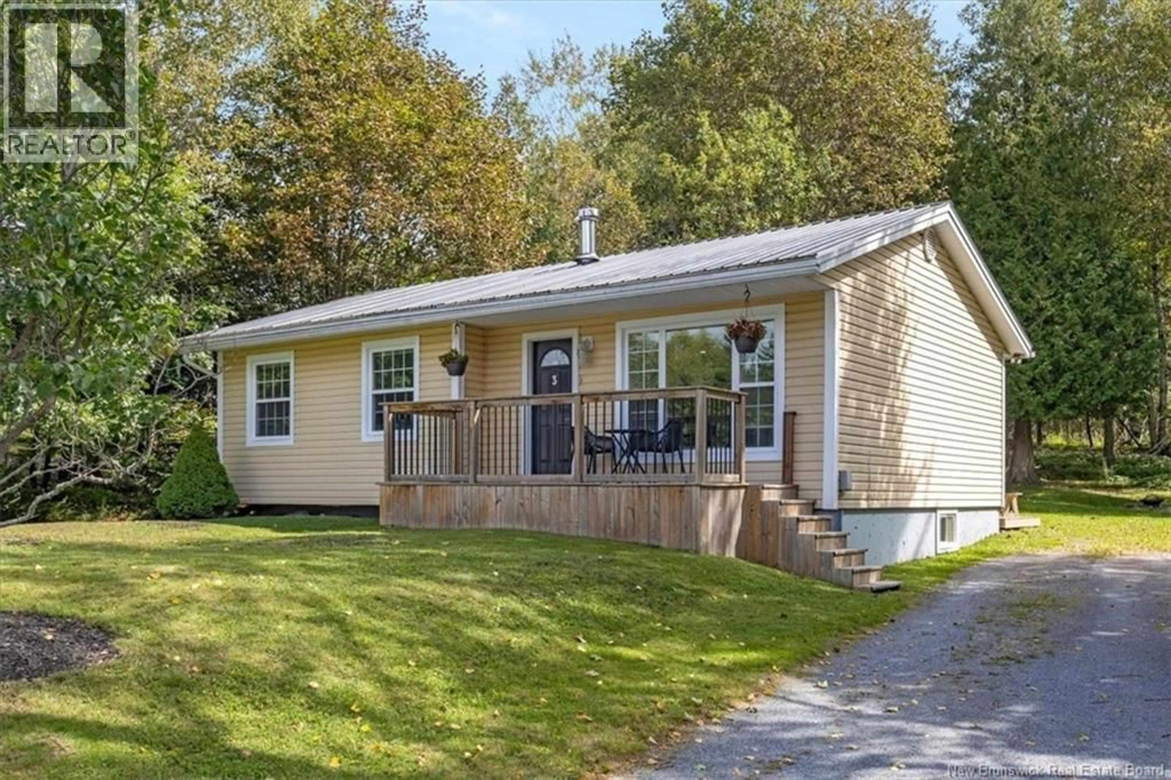 Home with vinyl exterior material, street for 3 BOYD AVENUE, Quispamsis New Brunswick E2E1B2