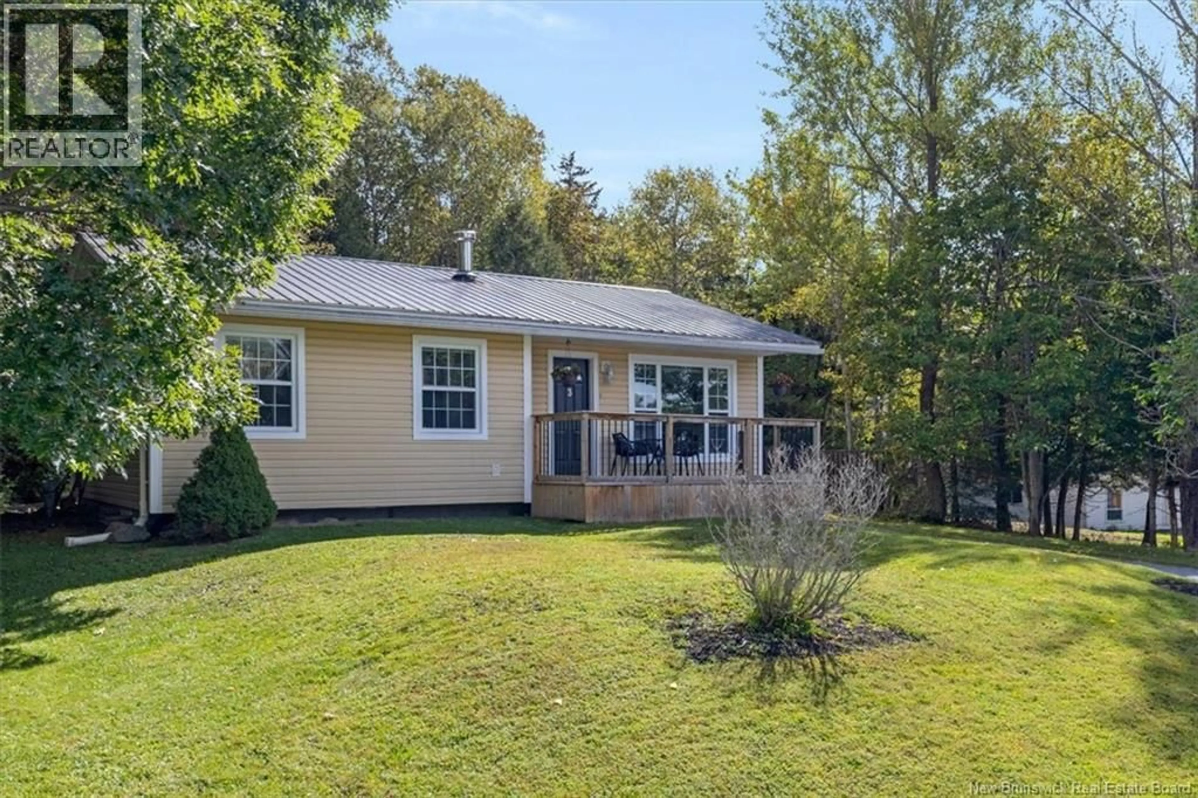 Home with vinyl exterior material, unknown for 3 BOYD AVENUE, Quispamsis New Brunswick E2E1B2