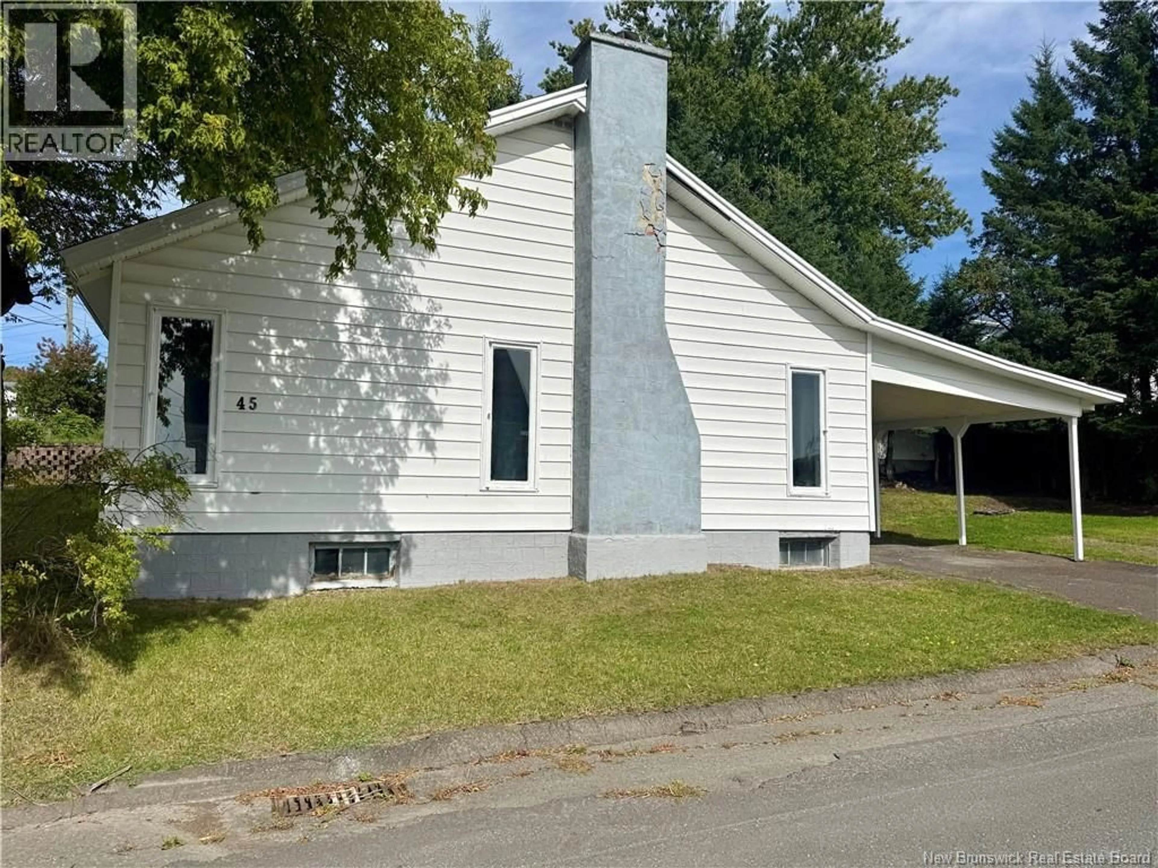 Home with vinyl exterior material, street for 45 42E AVENUE, Edmundston New Brunswick E3V3A6