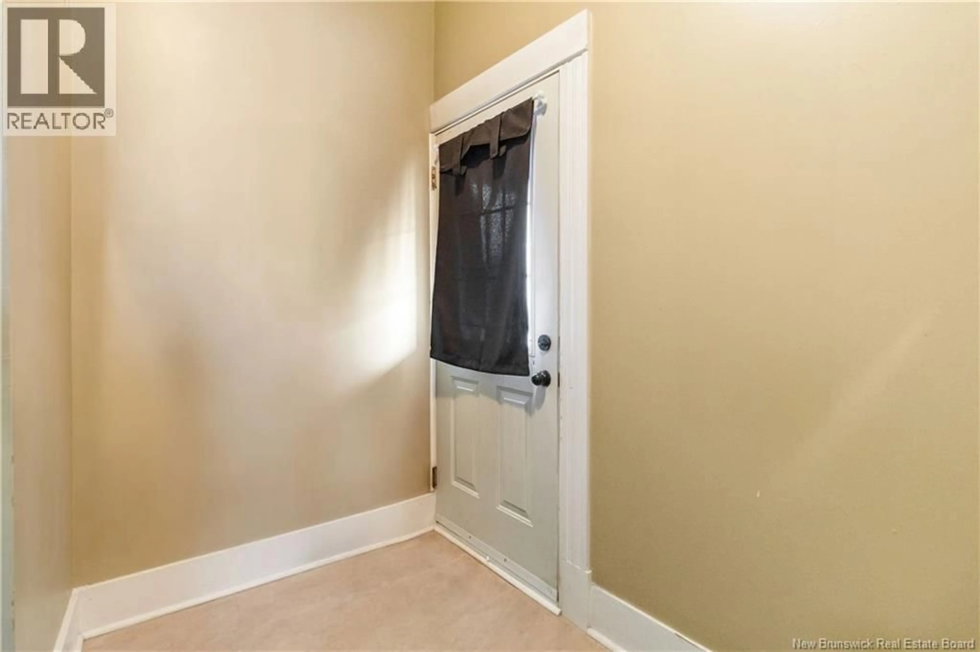 Indoor entryway for 142 DUFFERIN, Moncton New Brunswick E1C1Z3