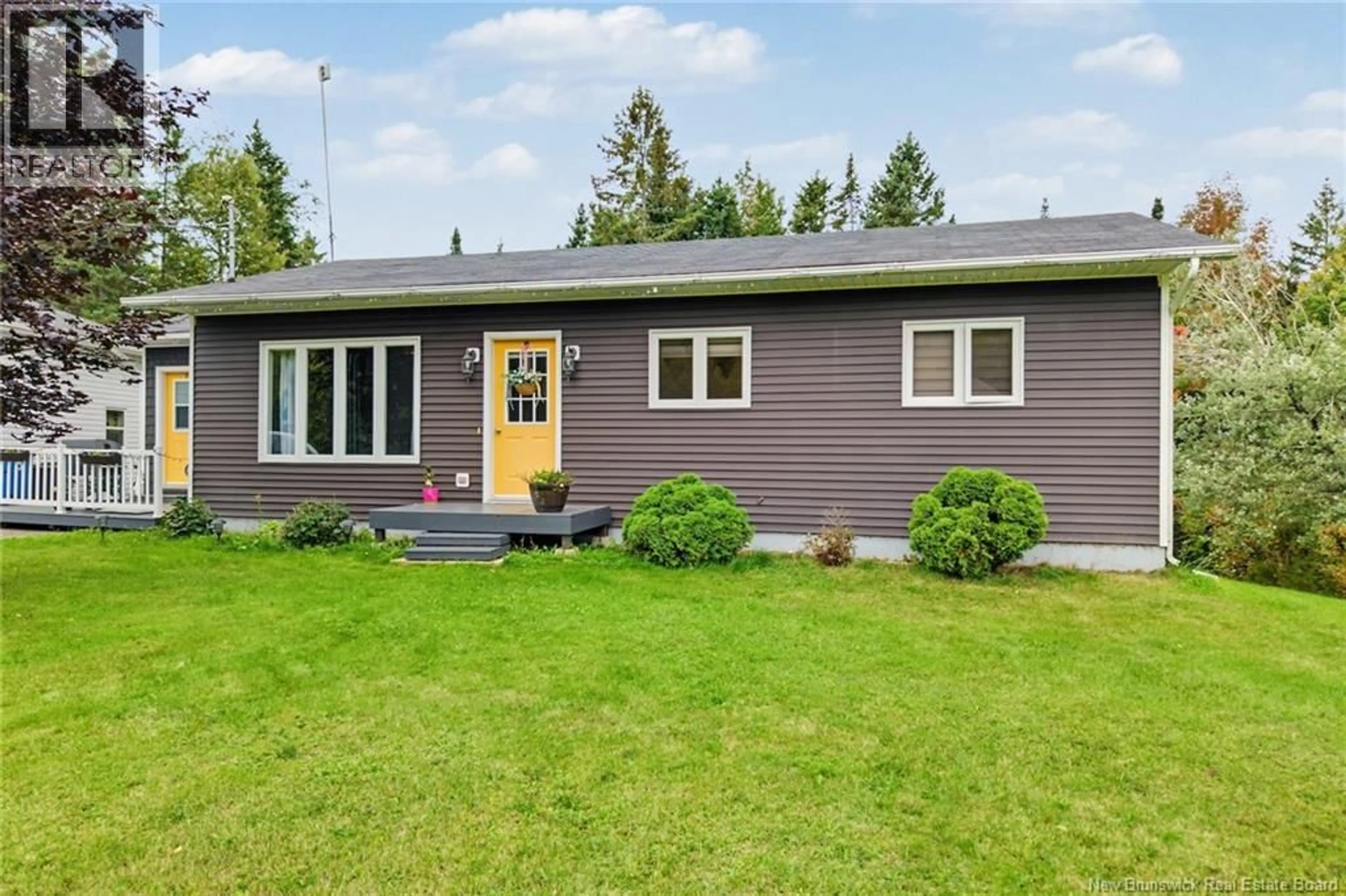 Home with vinyl exterior material, street for 15 BRENTWOOD, Newbridge New Brunswick E7N1J5