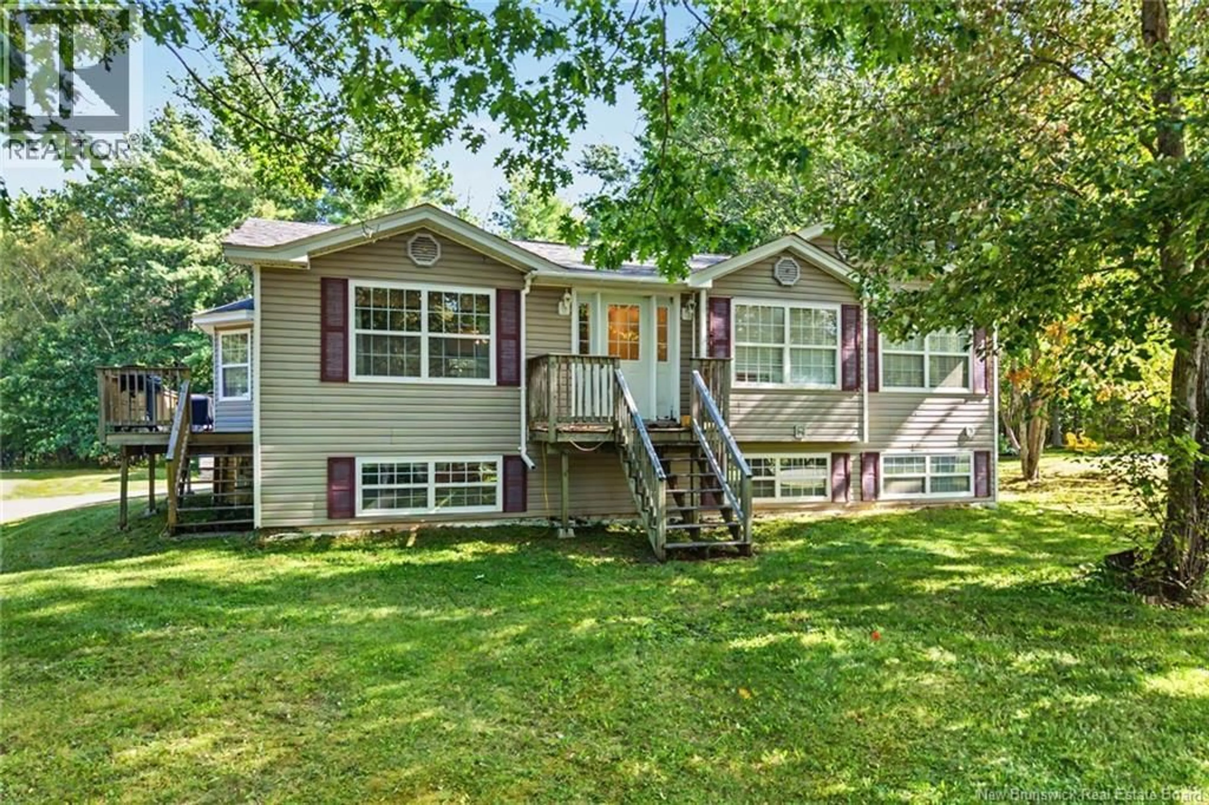 Home with vinyl exterior material, street for 51 UPTON STREET, Minto New Brunswick E4B2P4