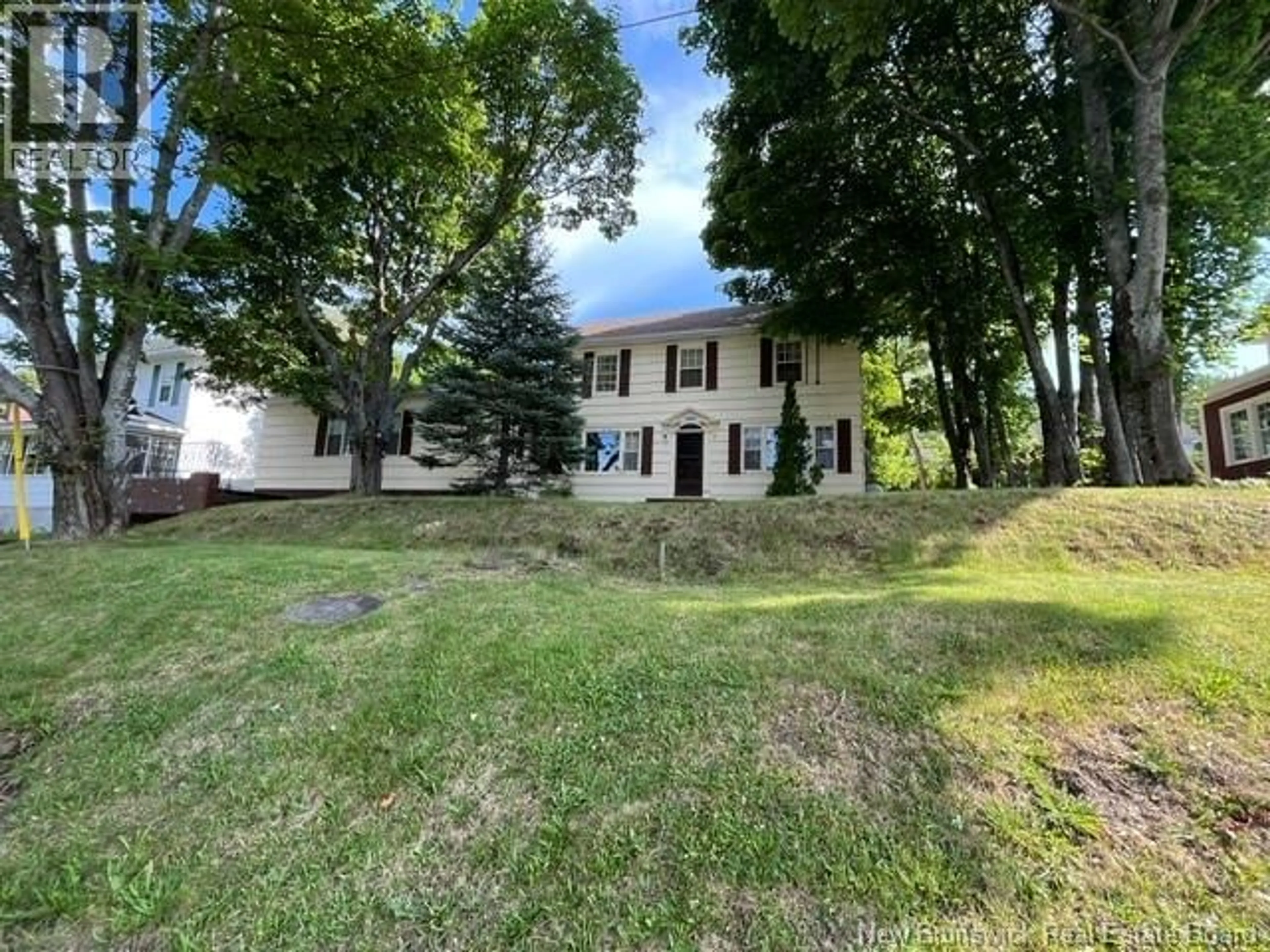 A pic from outside/outdoor area/front of a property/back of a property/a pic from drone, unknown for 526 MONTGOMERY STREET, Dalhousie New Brunswick E8C2A7