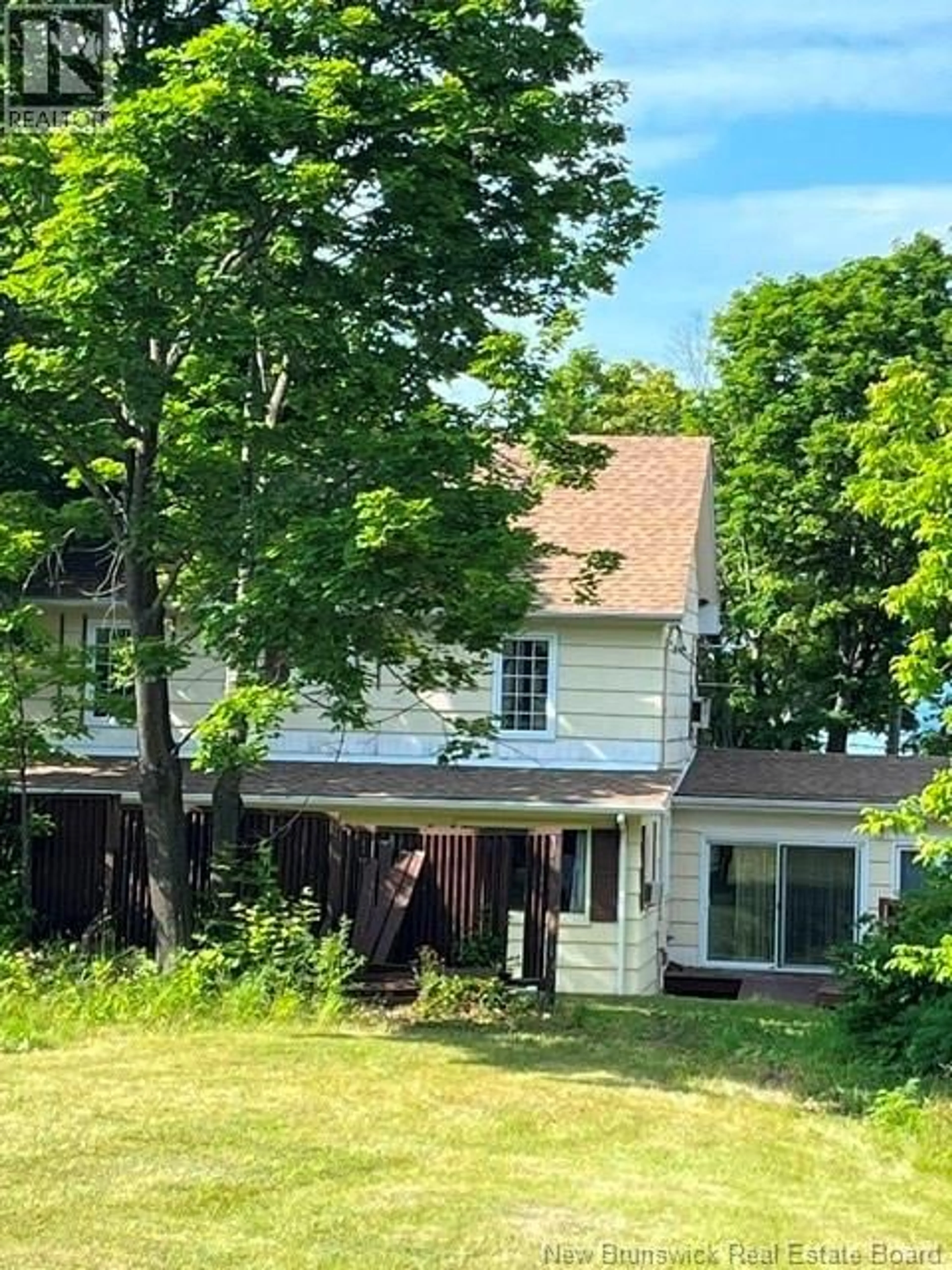 A pic from outside/outdoor area/front of a property/back of a property/a pic from drone, street for 526 MONTGOMERY STREET, Dalhousie New Brunswick E8C2A7