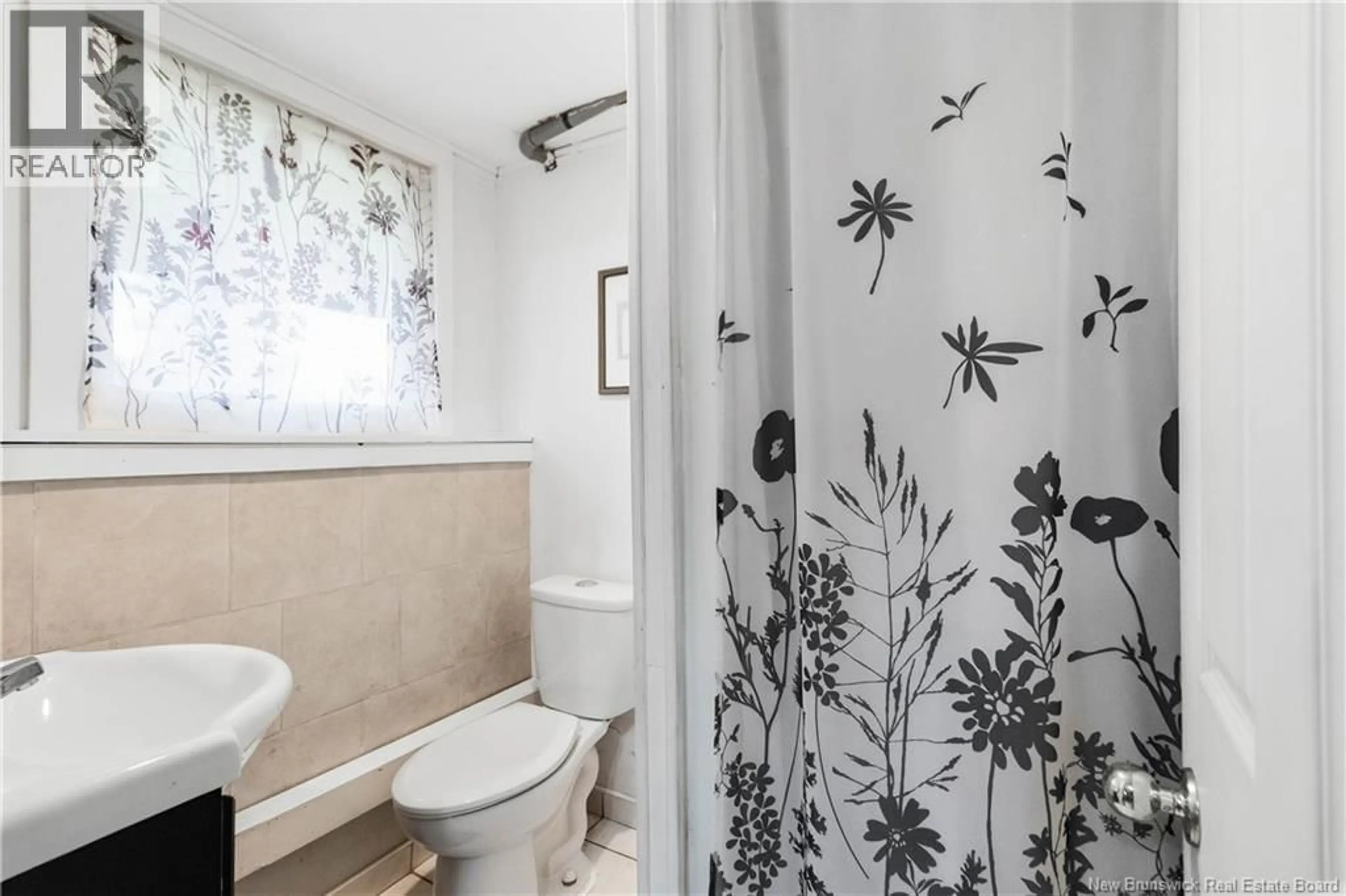 Standard bathroom, unknown for 27 PASADENA DRIVE, Moncton New Brunswick E1G1H7